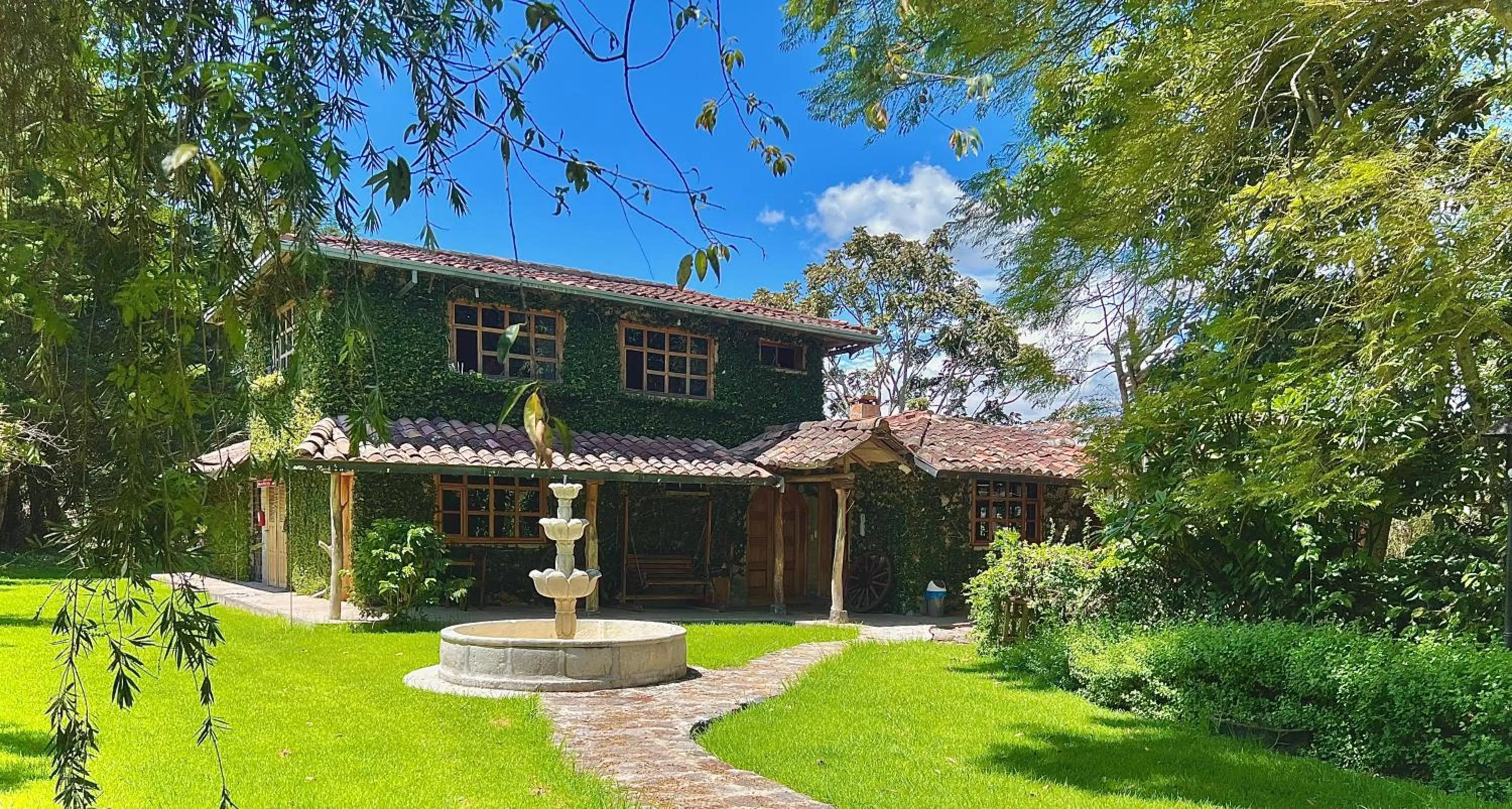 Property building in Hosteria Cananvalle