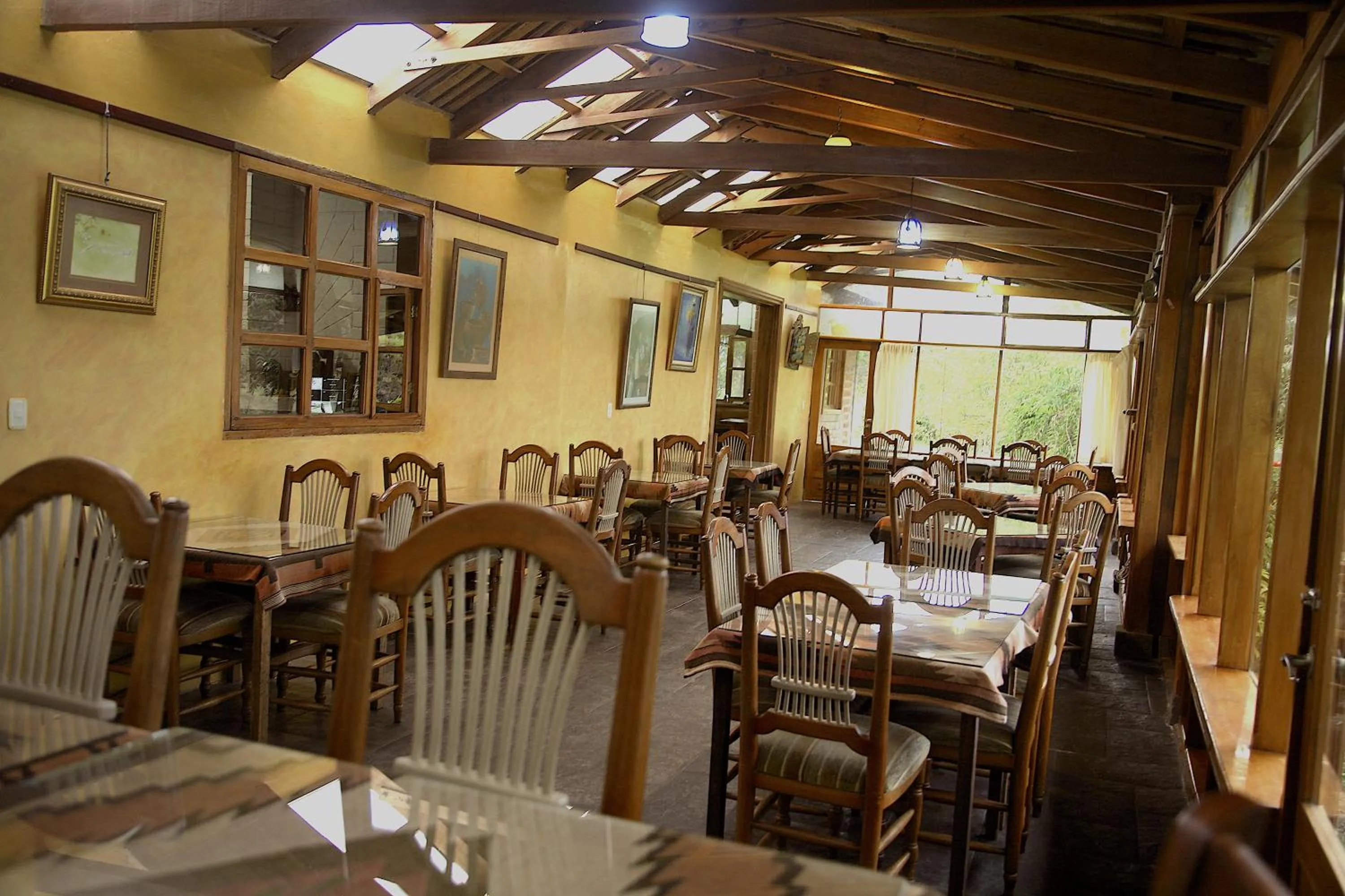Restaurant/places to eat in Hosteria Cananvalle