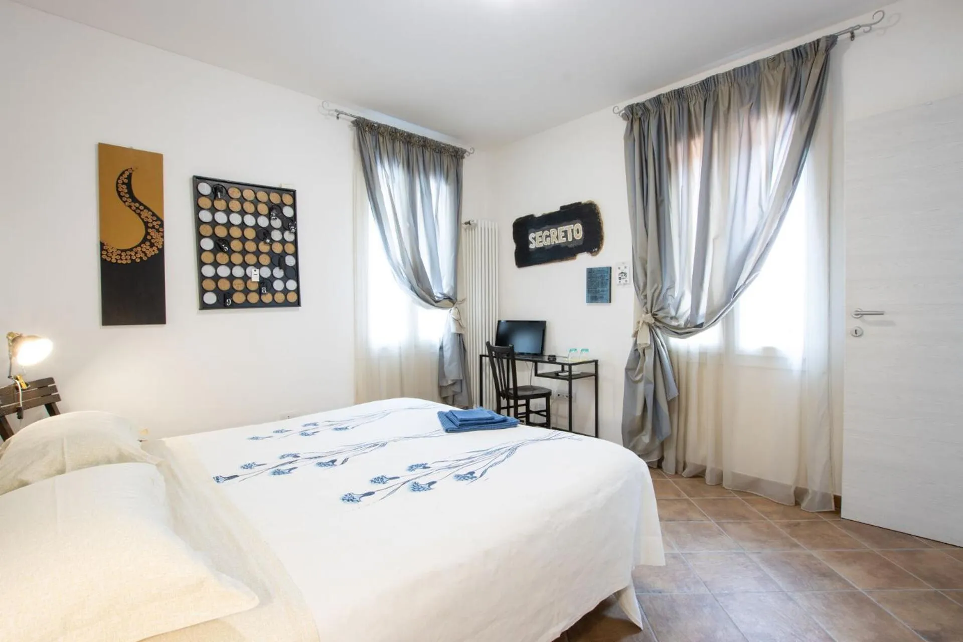 Photo of the whole room, Bed in R&B Giardino 34