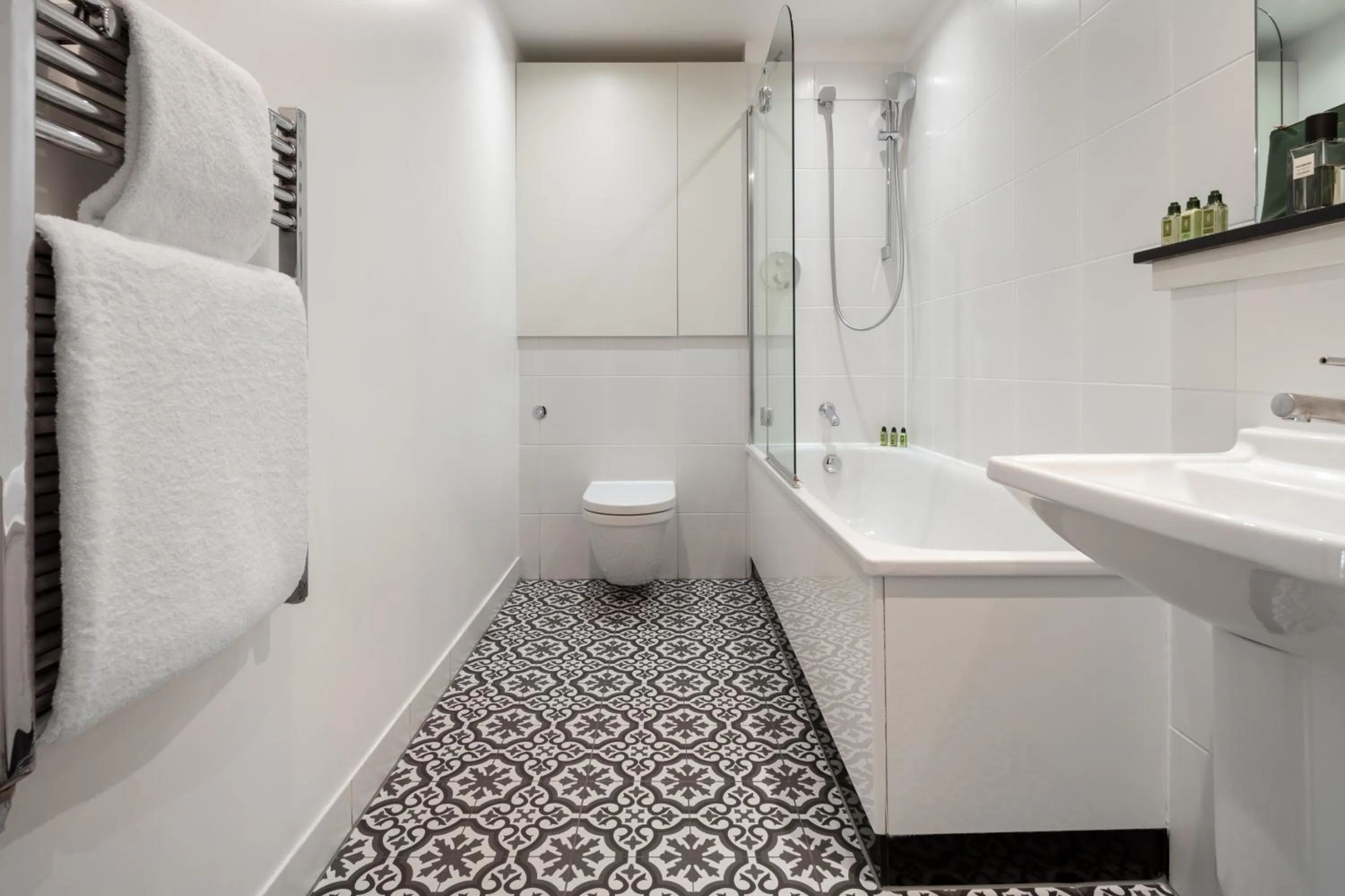 Shower in Marlin Canary Wharf