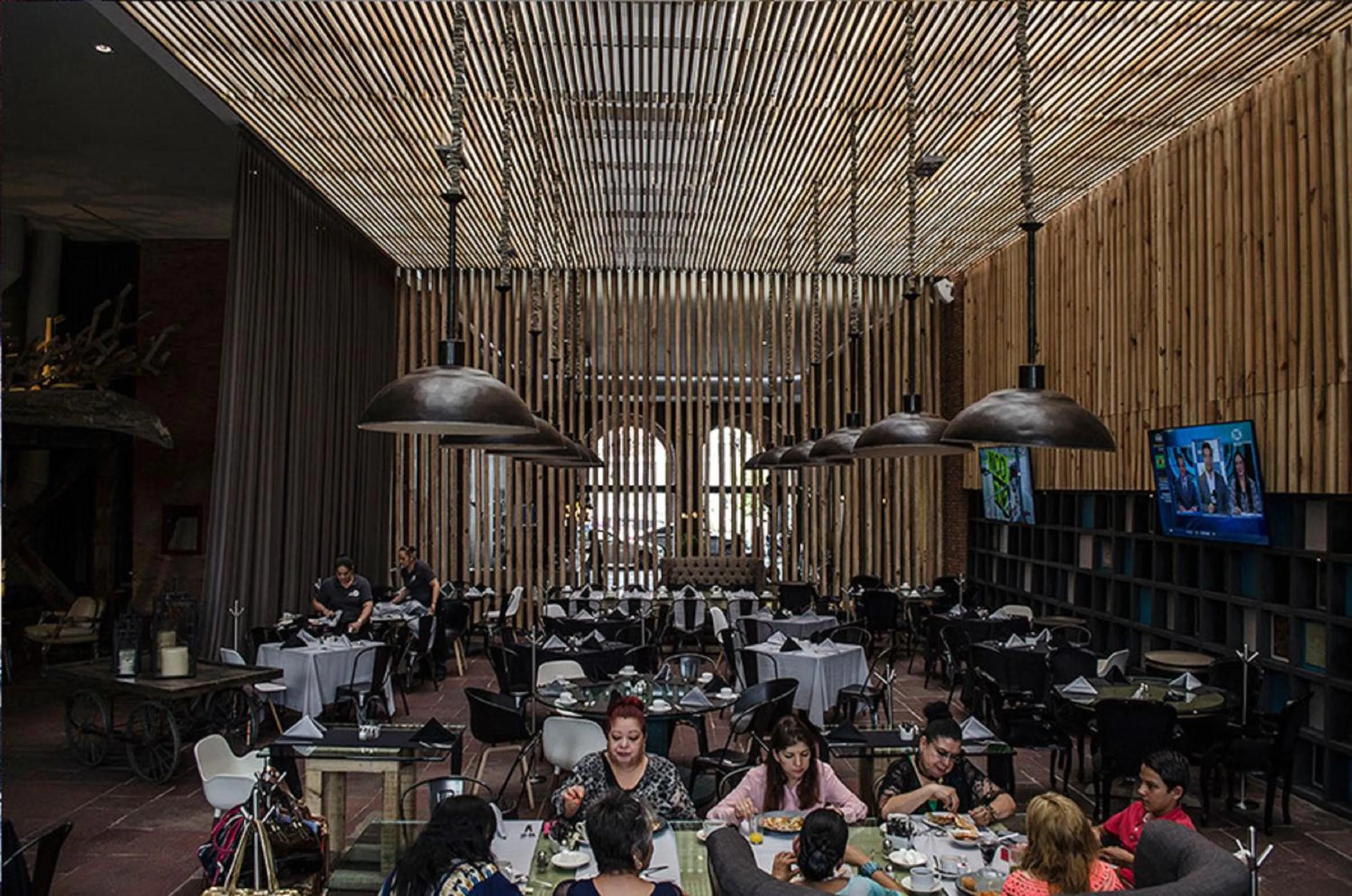 Restaurant/places to eat in NEhotel Nueva Estancia