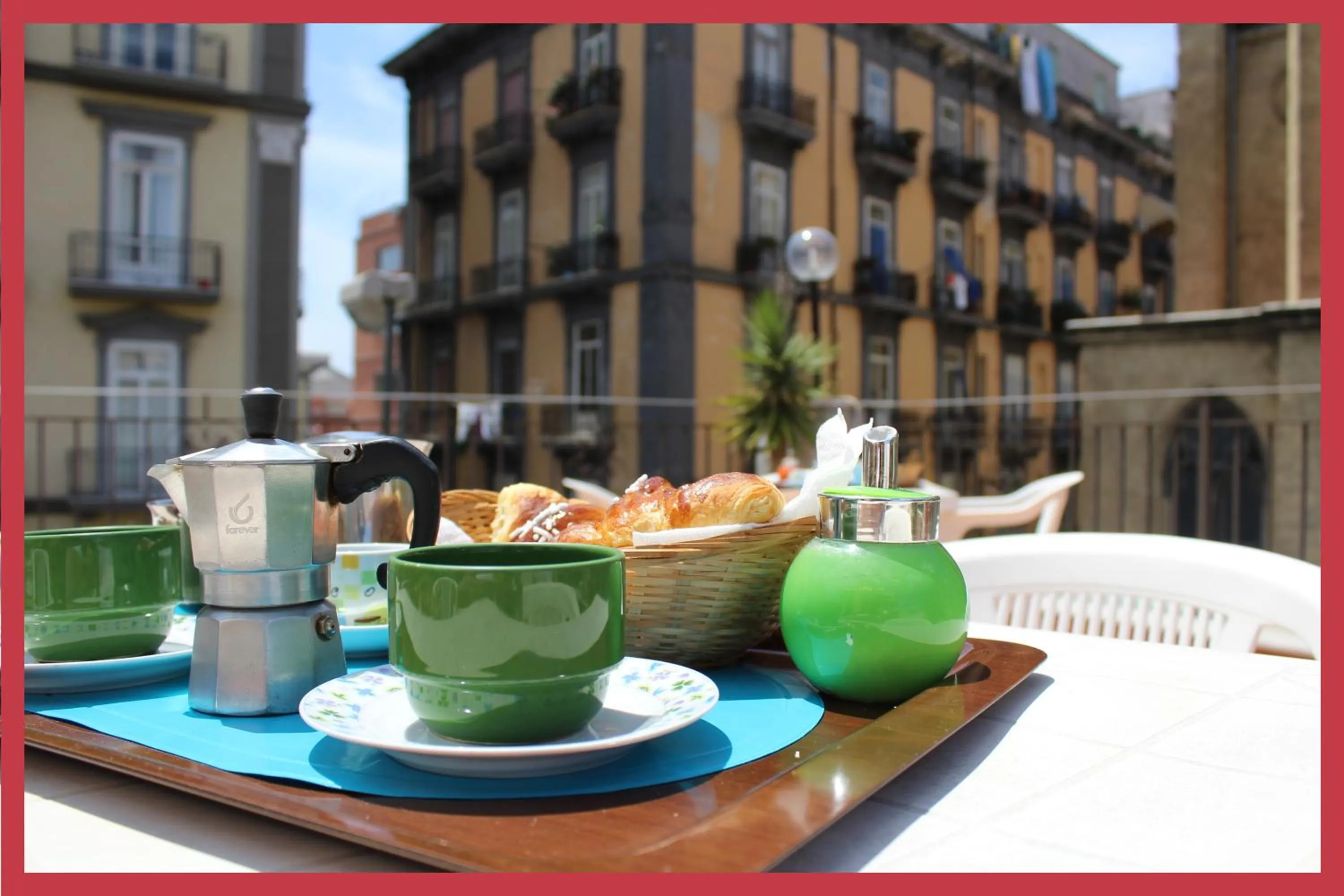 Coffee/tea facilities in B&B La Storia Di Napoli