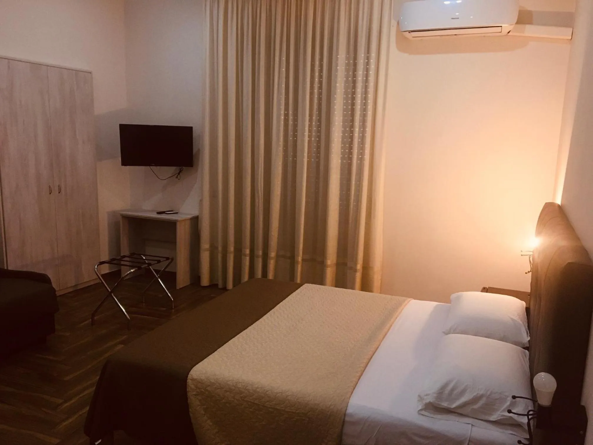 Photo of the whole room, Bed in B&B La Storia Di Napoli