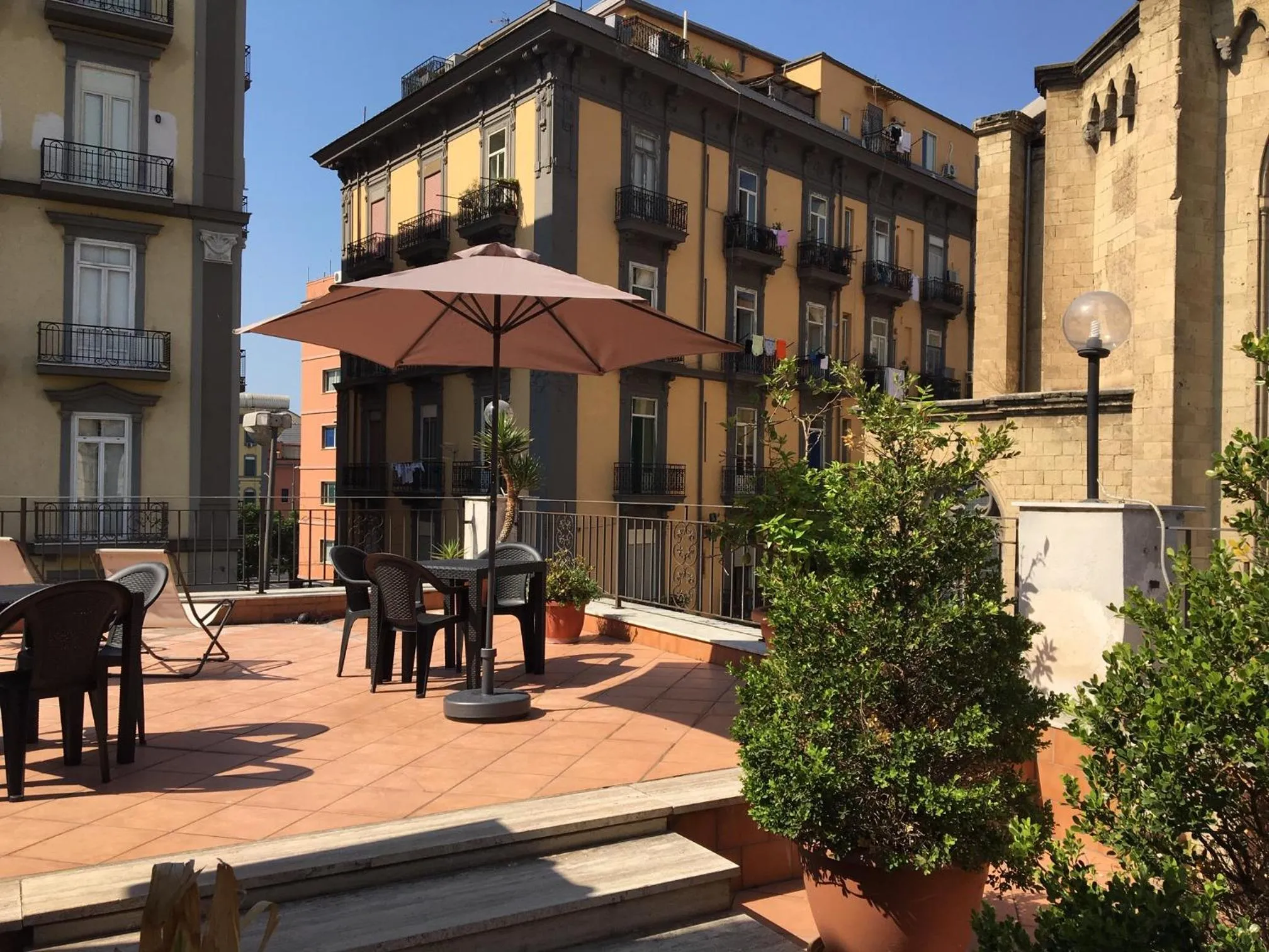 Property building in B&B La Storia Di Napoli