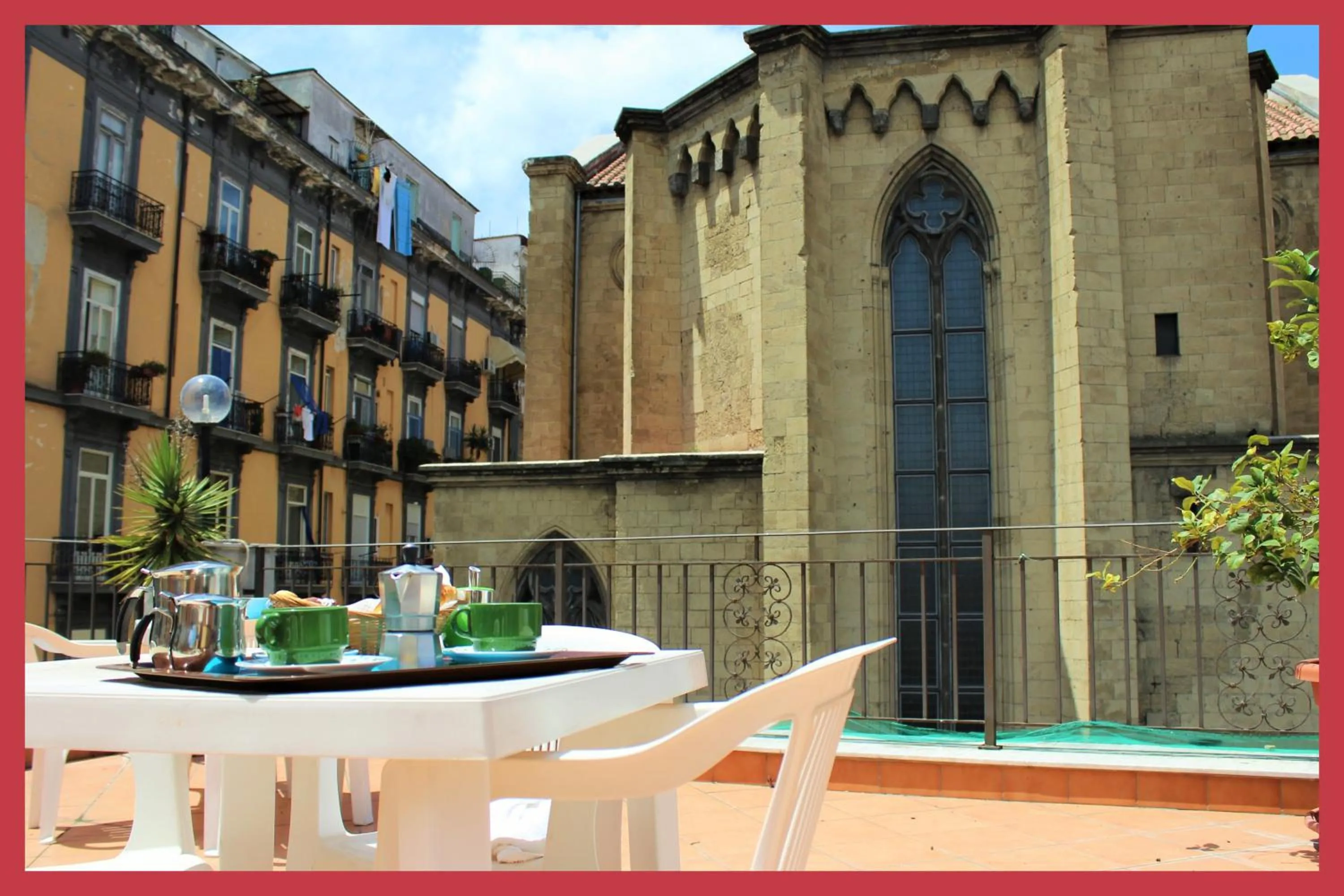 Landmark view in B&B La Storia Di Napoli