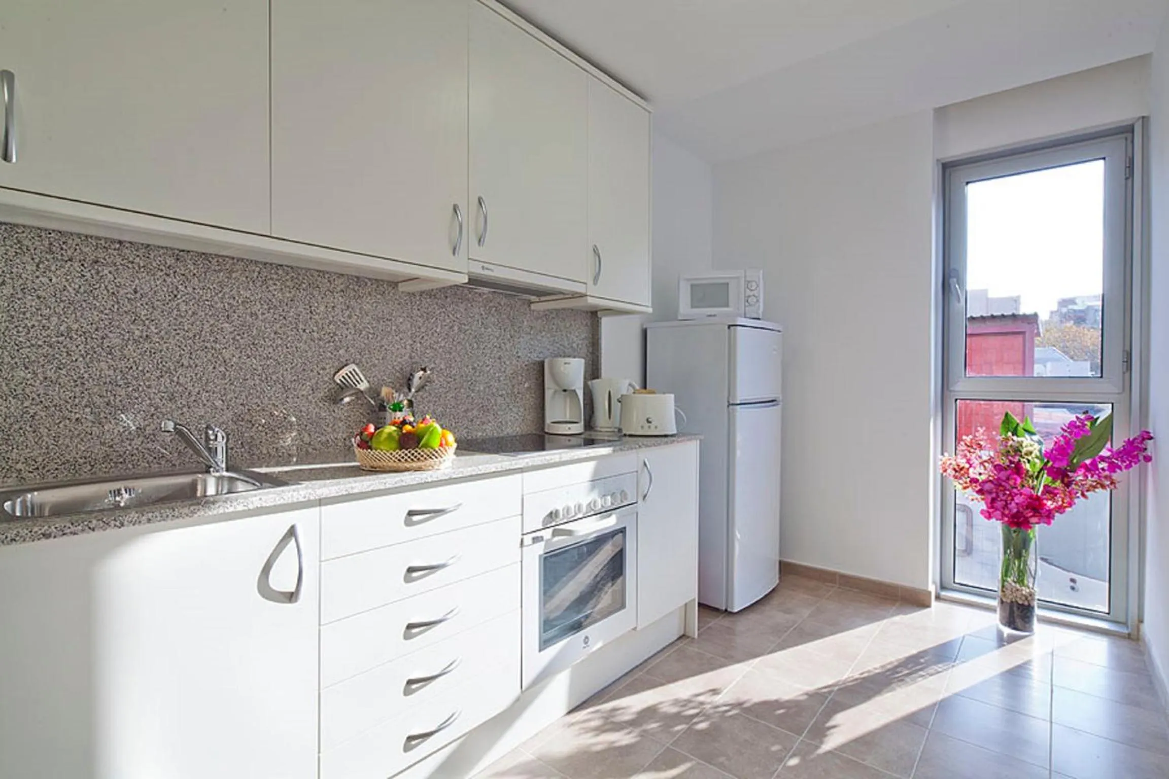 Kitchen or kitchenette in Charmsuites Nou Rambla