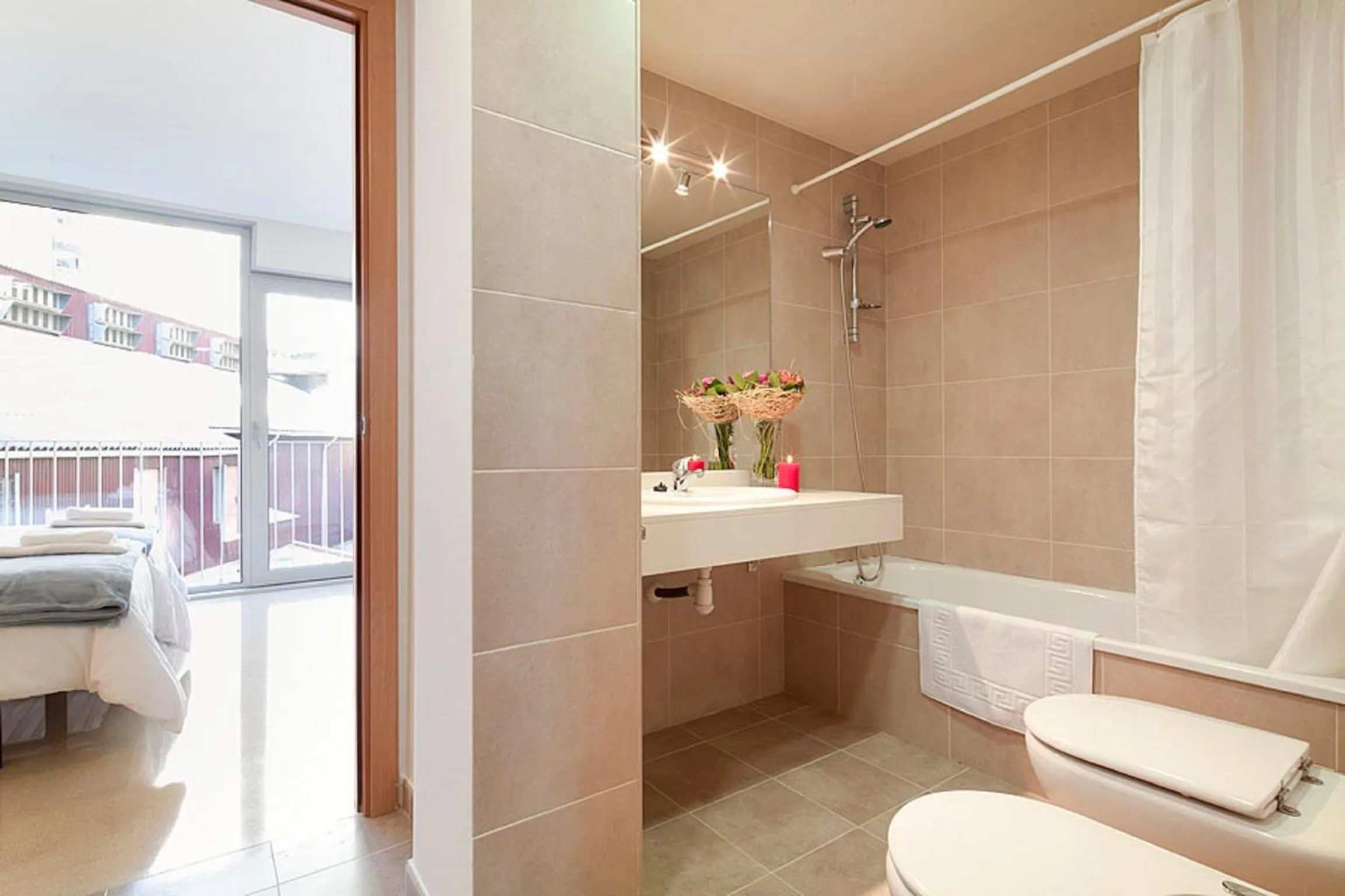 Bathroom, Bed in Charmsuites Nou Rambla