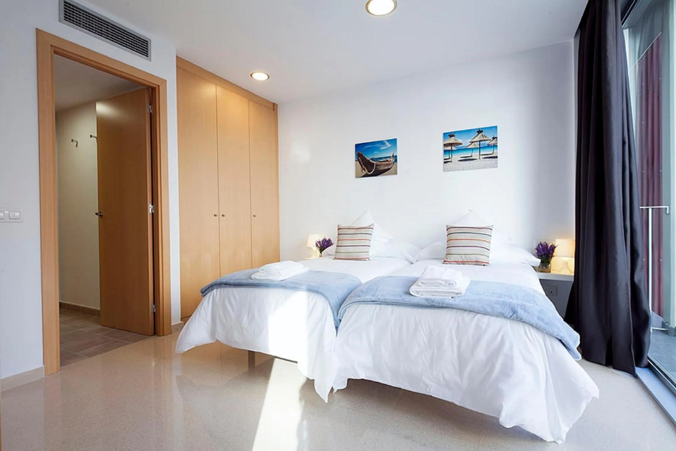 Bedroom, Bed in Charmsuites Nou Rambla