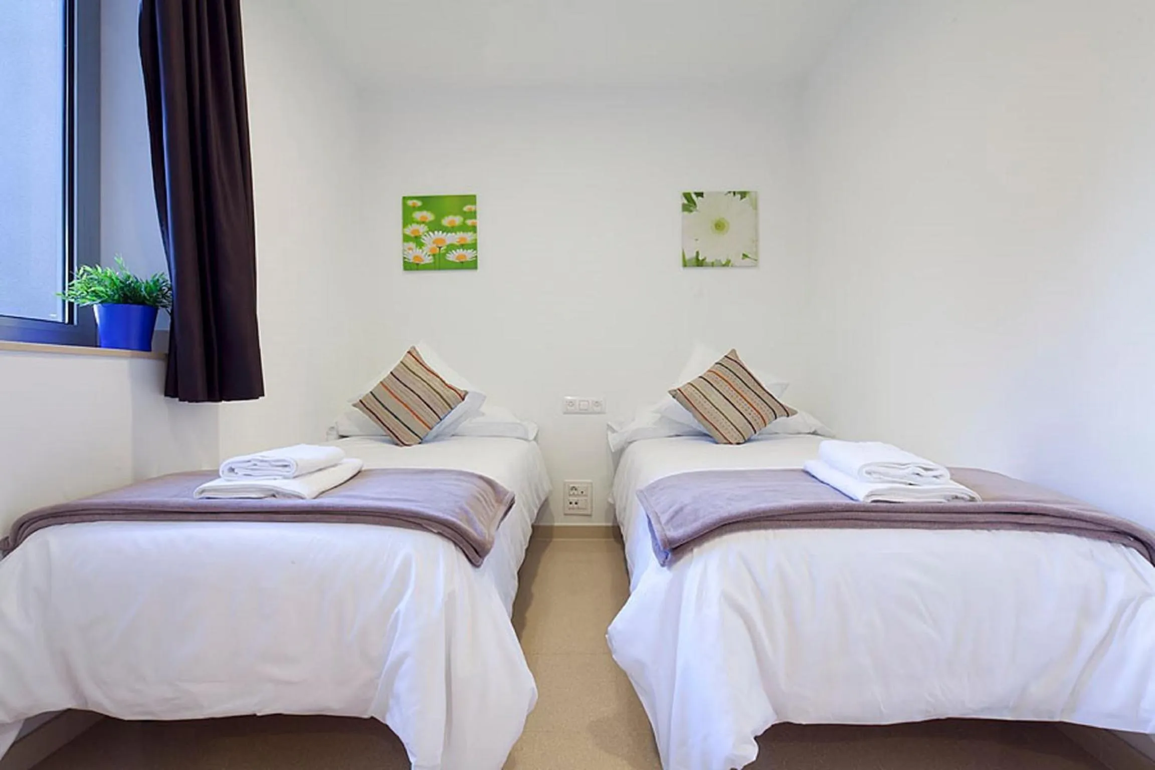 Bedroom, Bed in Charmsuites Nou Rambla