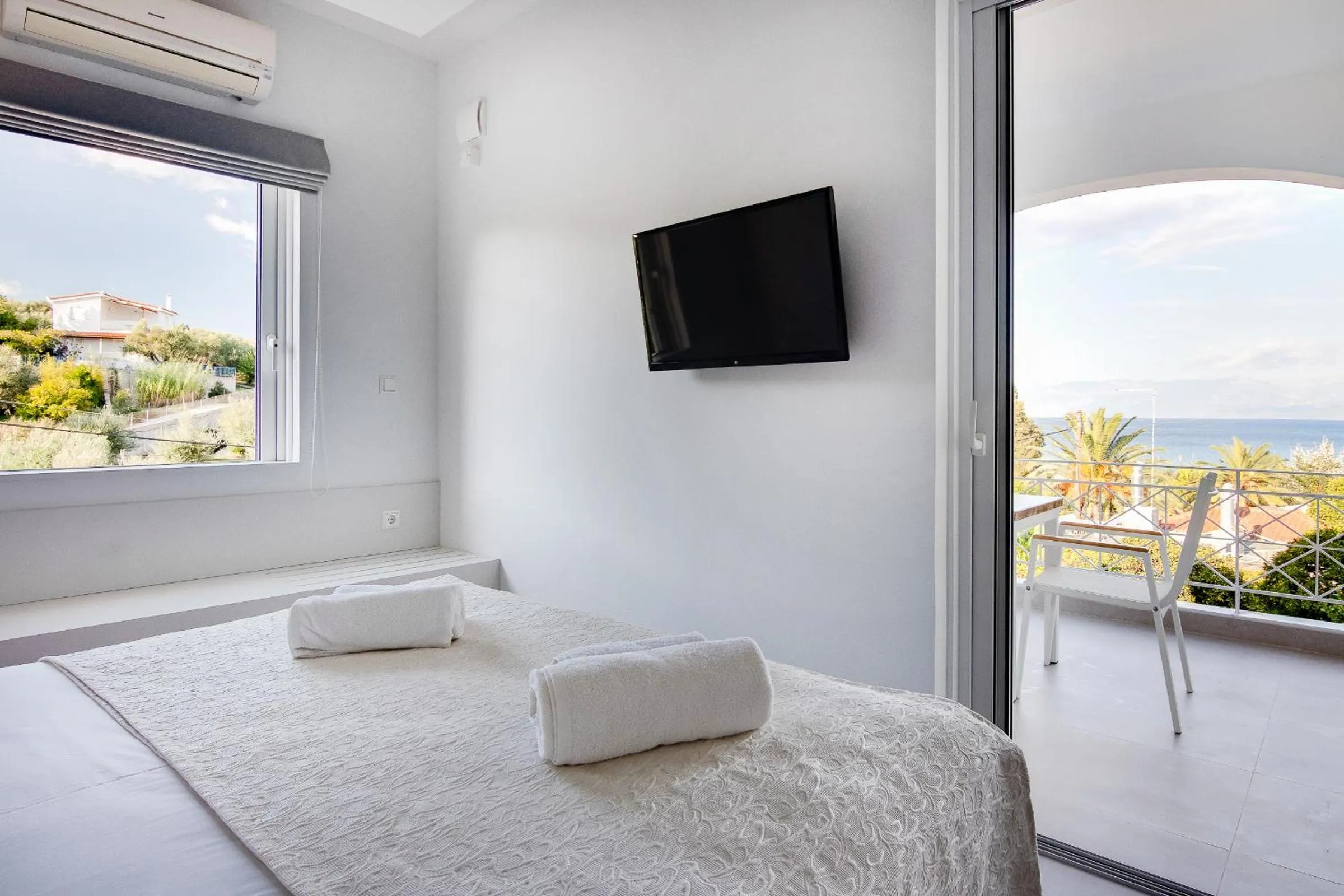 Bed in Peroulia Beach Houses