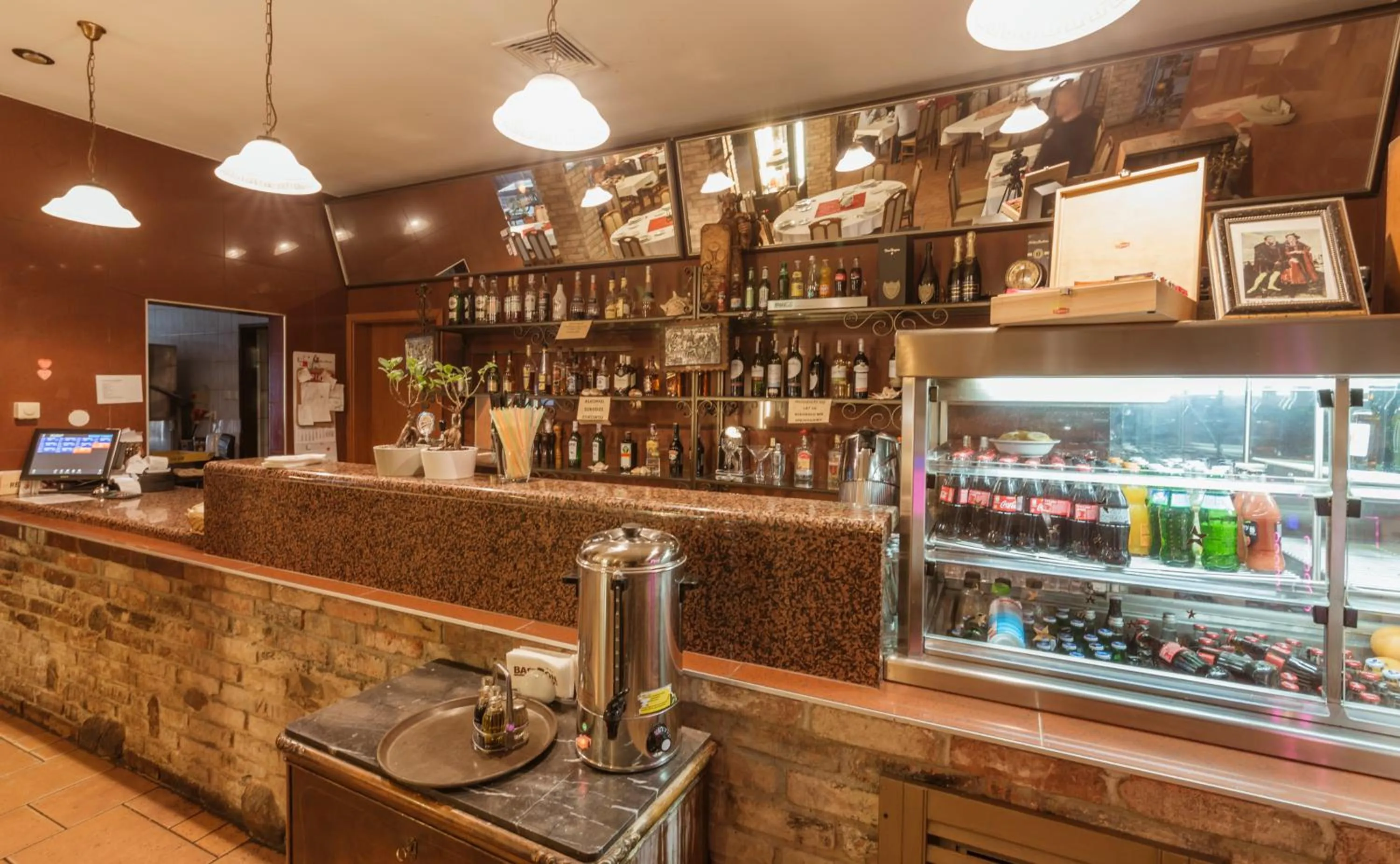 Restaurant/places to eat in Hotel Bastion