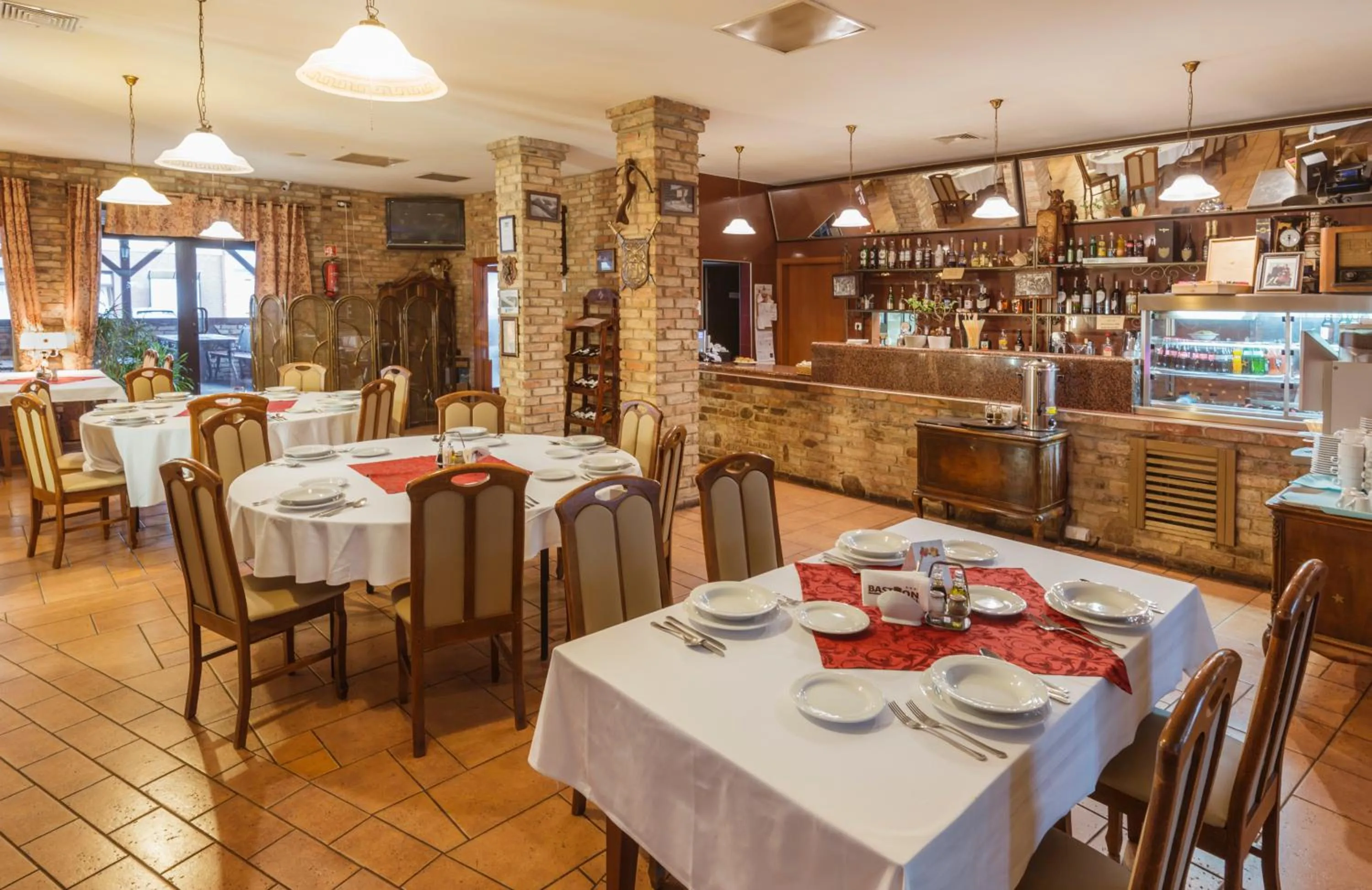 Restaurant/places to eat in Hotel Bastion