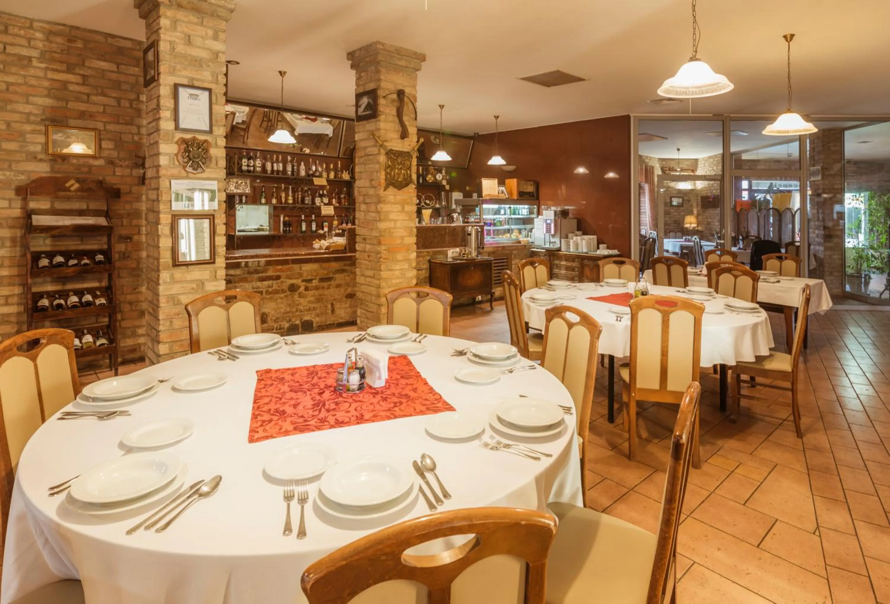 Restaurant/places to eat in Hotel Bastion