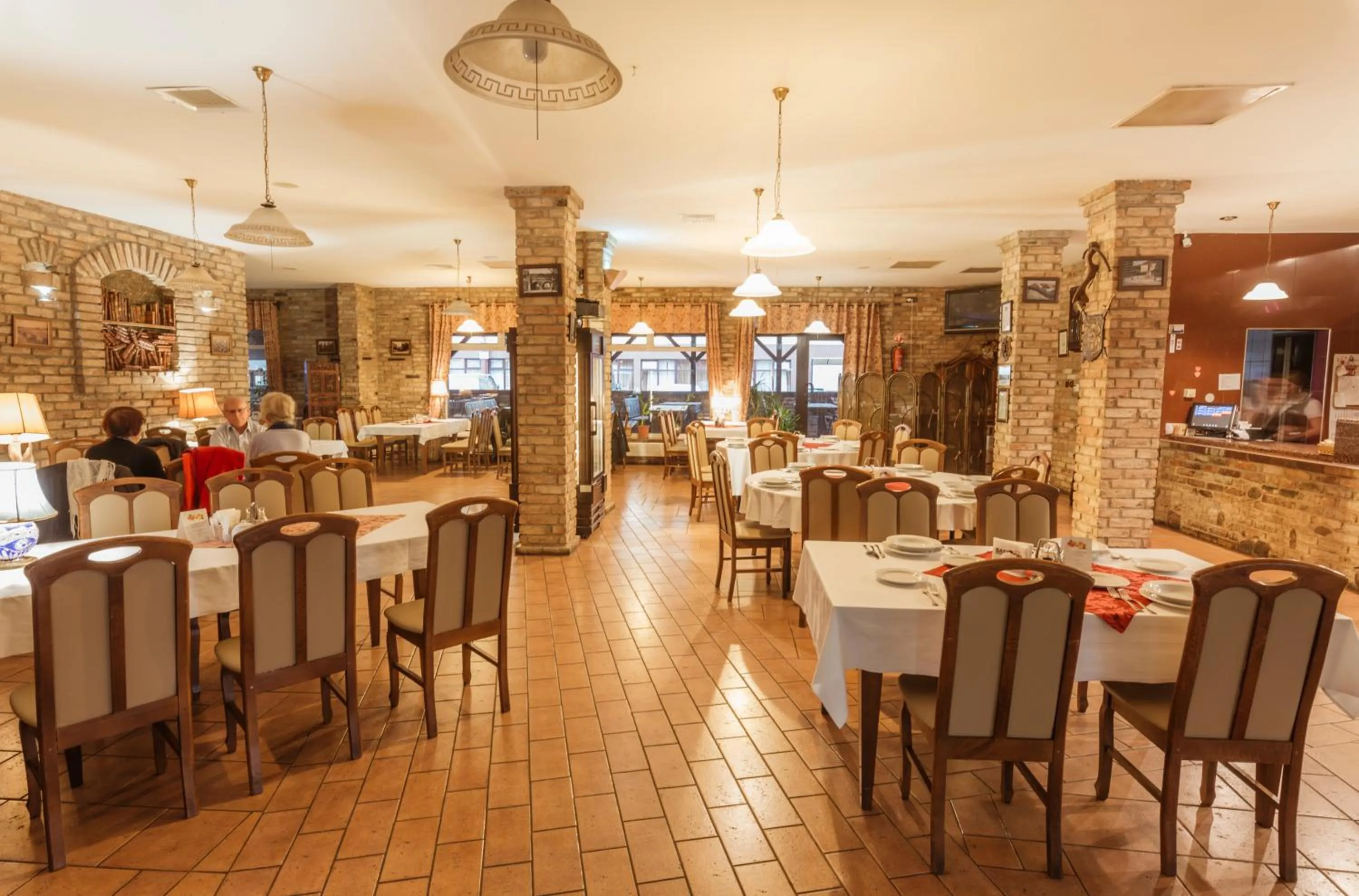 Restaurant/places to eat in Hotel Bastion