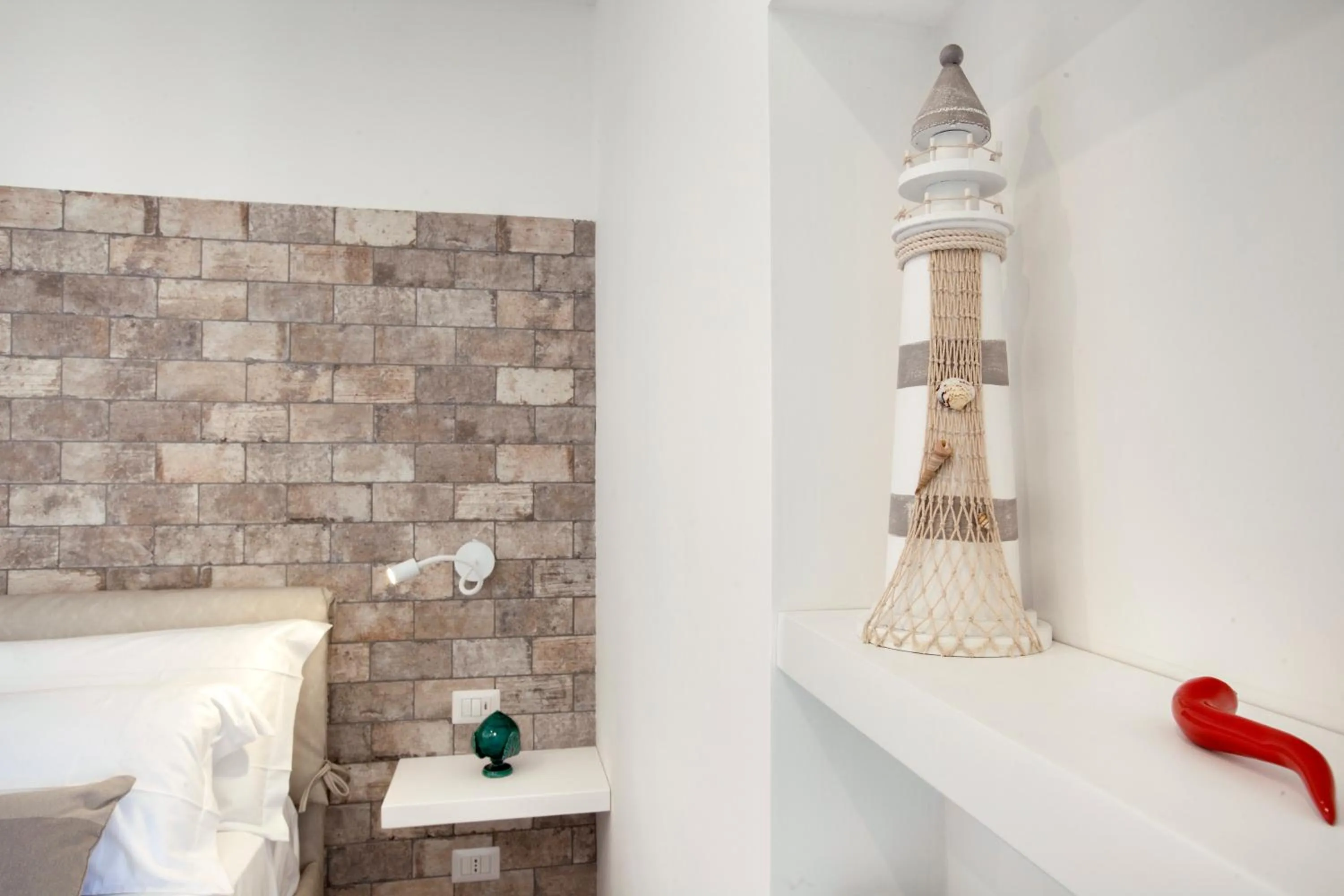 Decorative detail, Bed in Viria B&B Sorrento