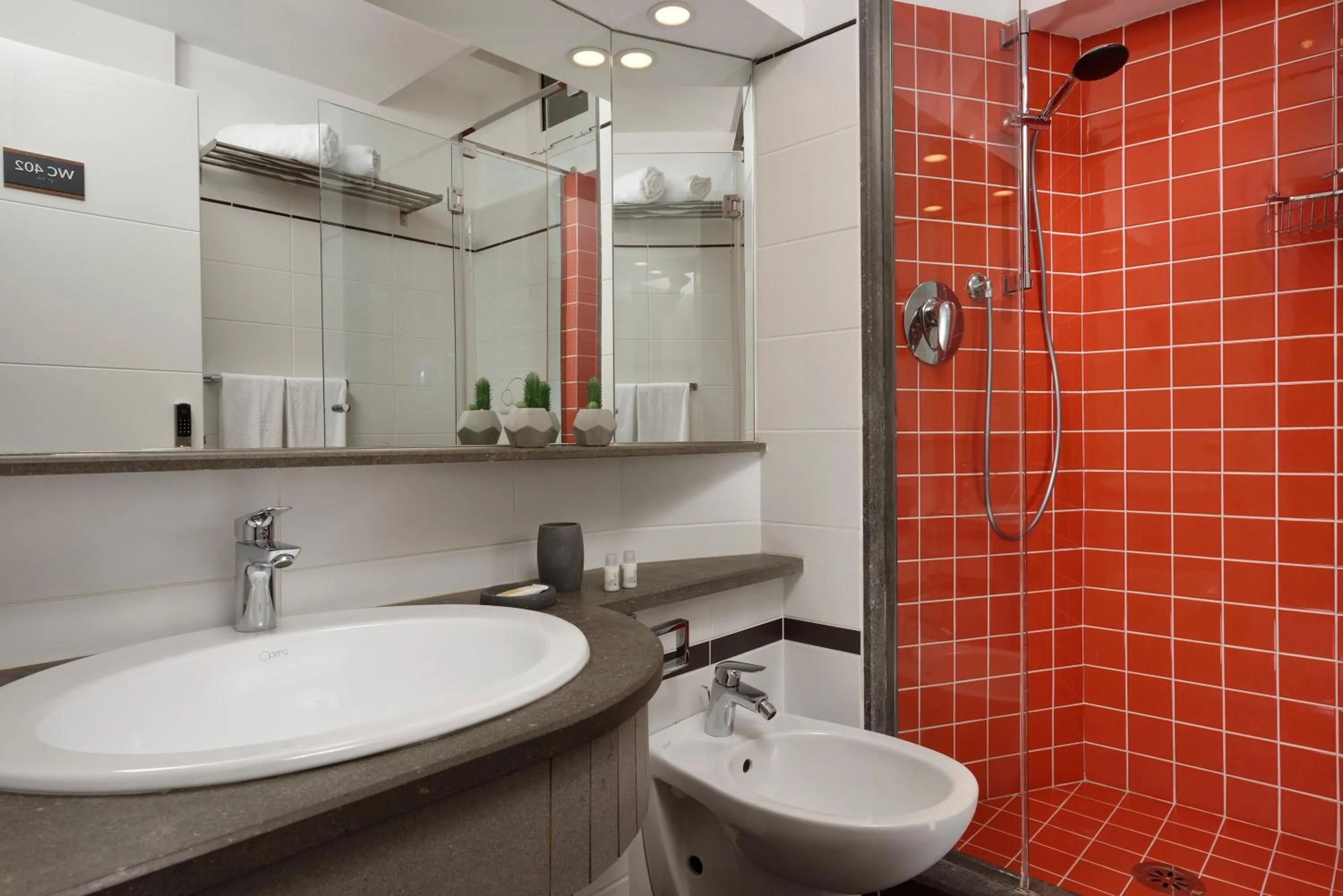 Shower in Colosseo Panorama by GHOR