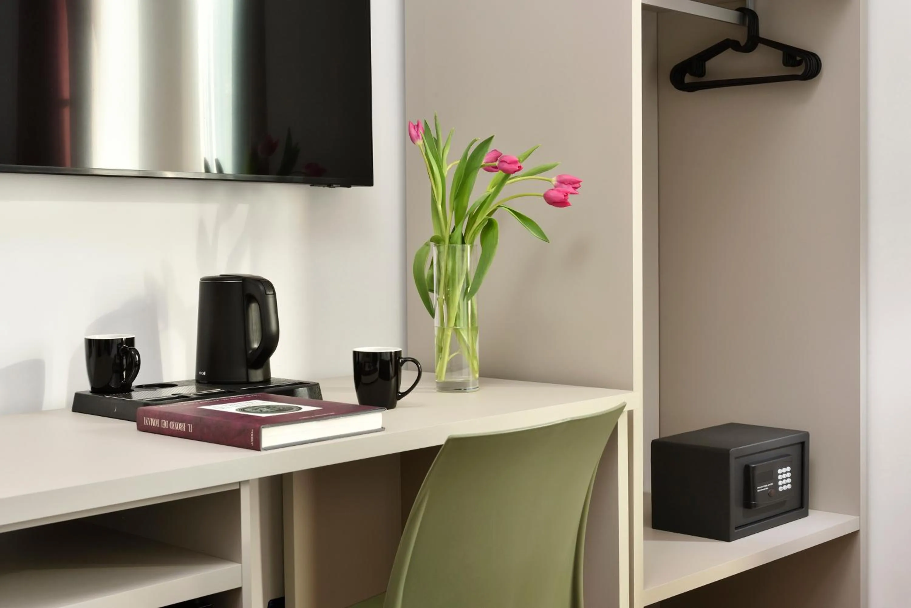 Coffee/tea facilities in Colosseo Panorama by GHOR