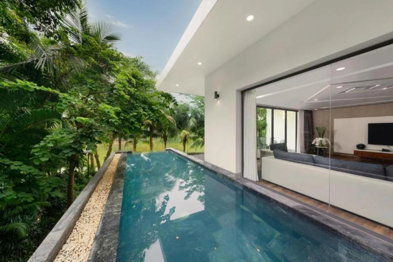 Swimming pool in Flamingo Resort Dai Lai