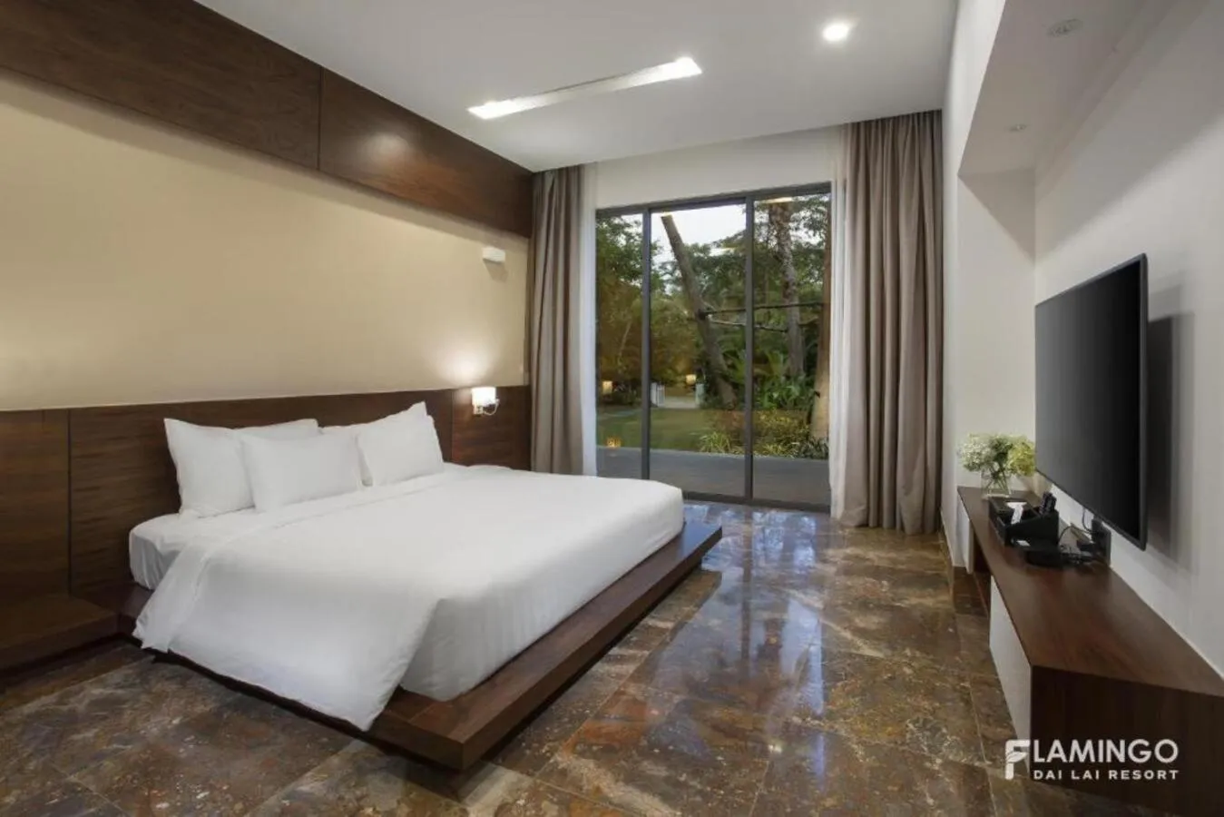 Bedroom, Bed in Flamingo Resort Dai Lai