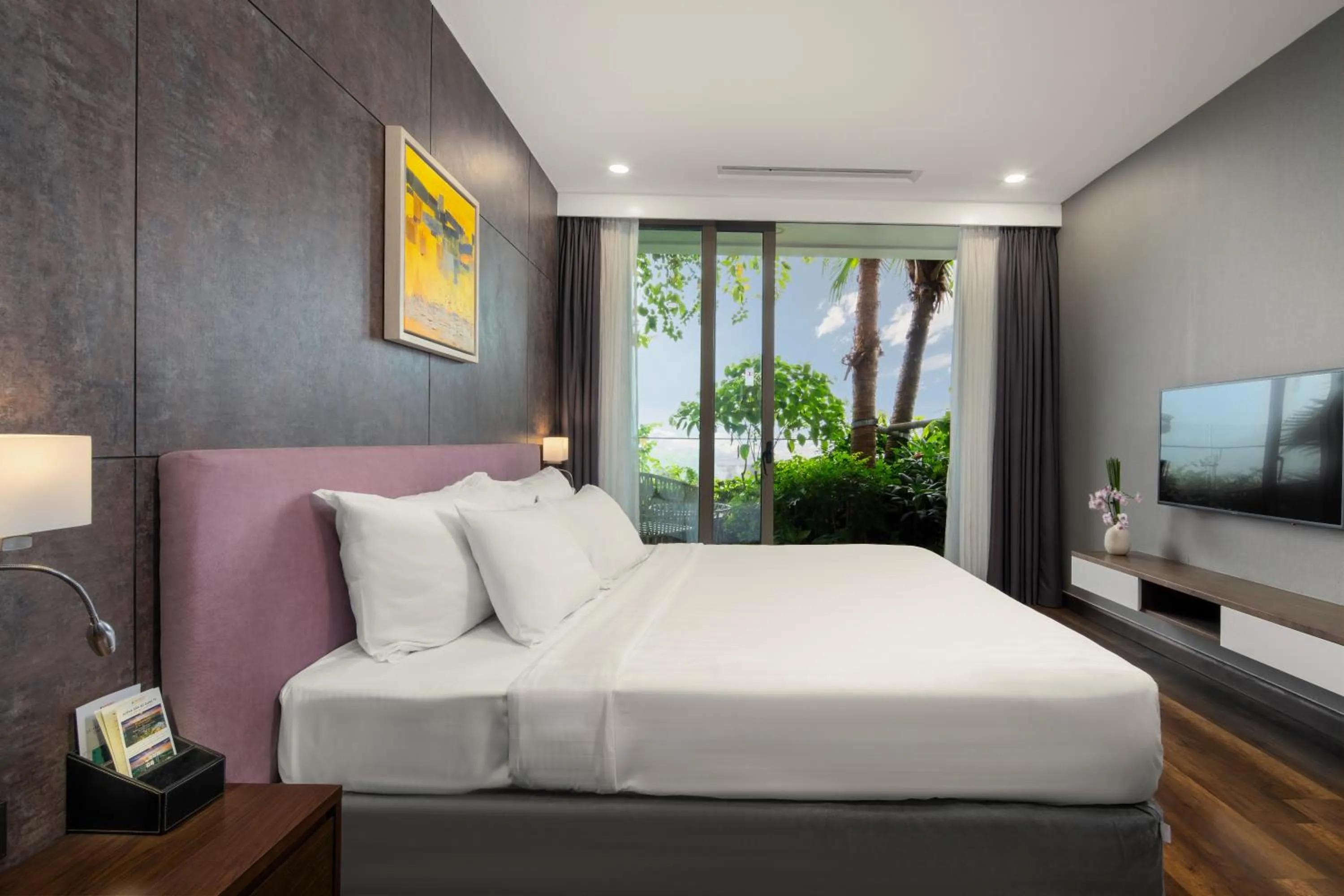 Bedroom, Bed in Flamingo Resort Dai Lai