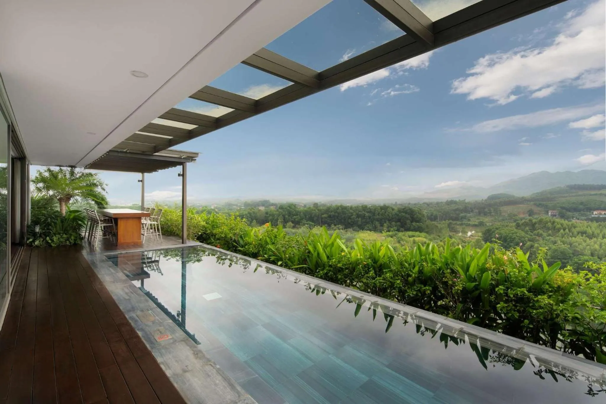 Swimming pool in Flamingo Resort Dai Lai