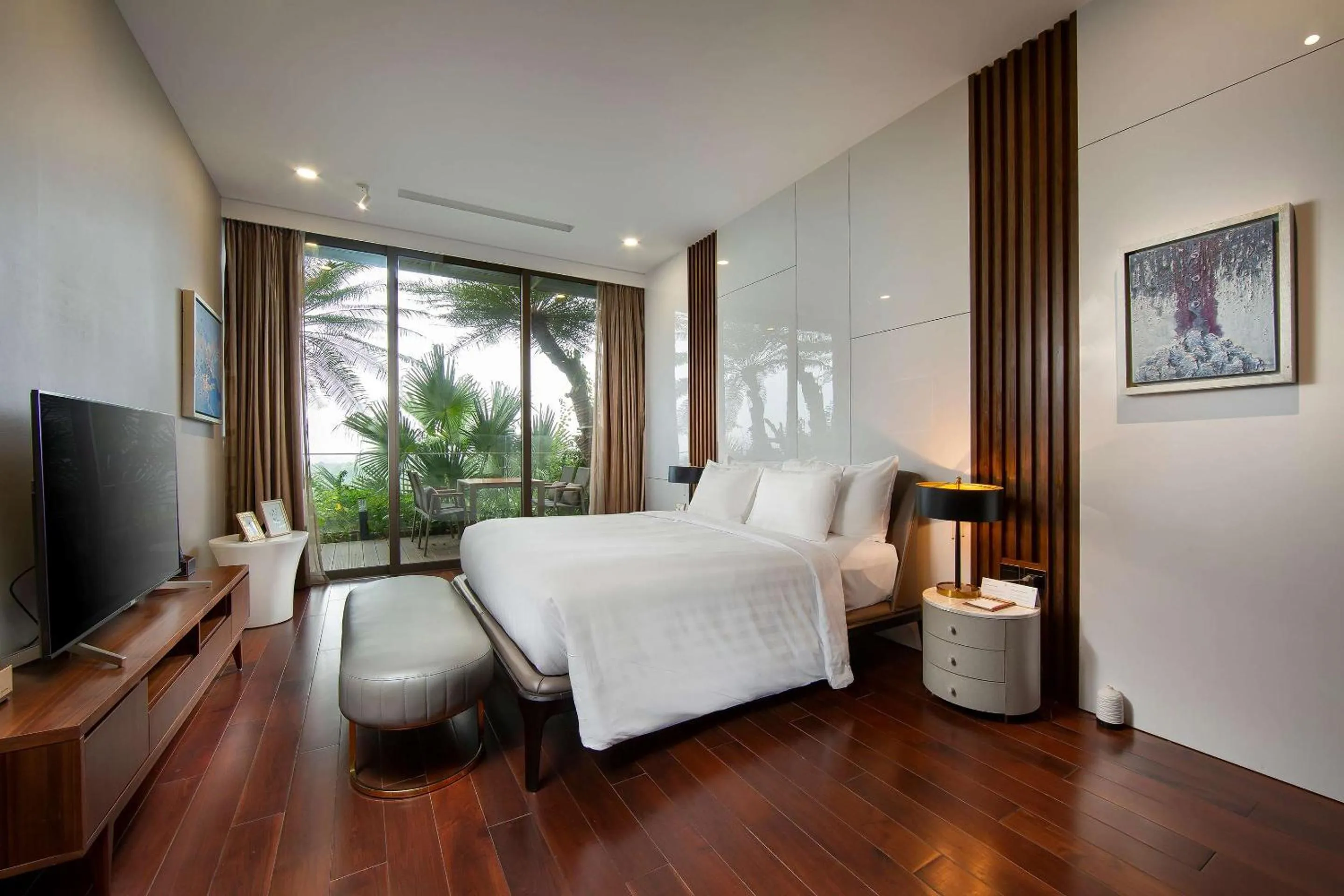 Photo of the whole room, Bed in Flamingo Resort Dai Lai