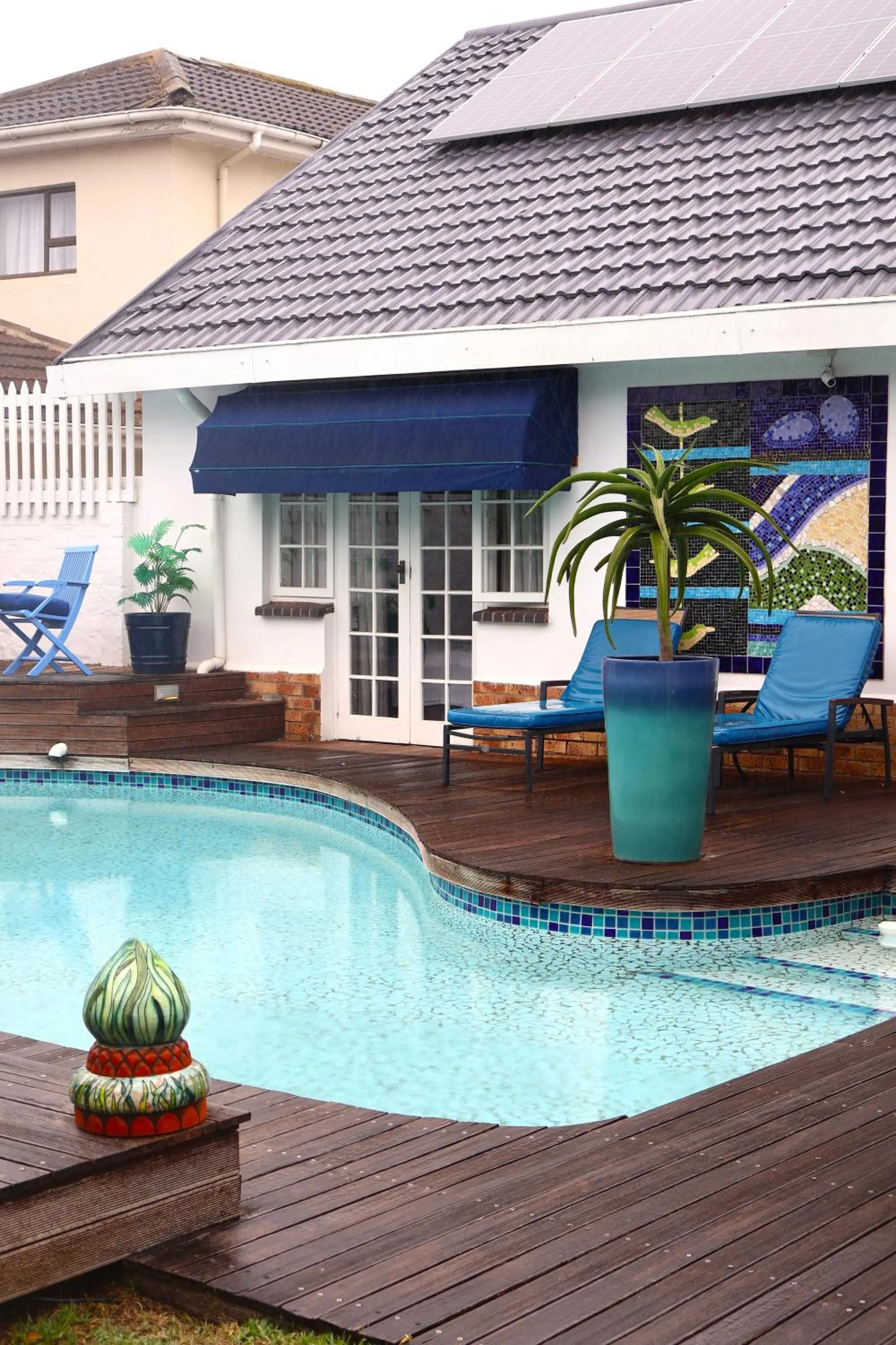 Swimming pool in Admiralty Beach House