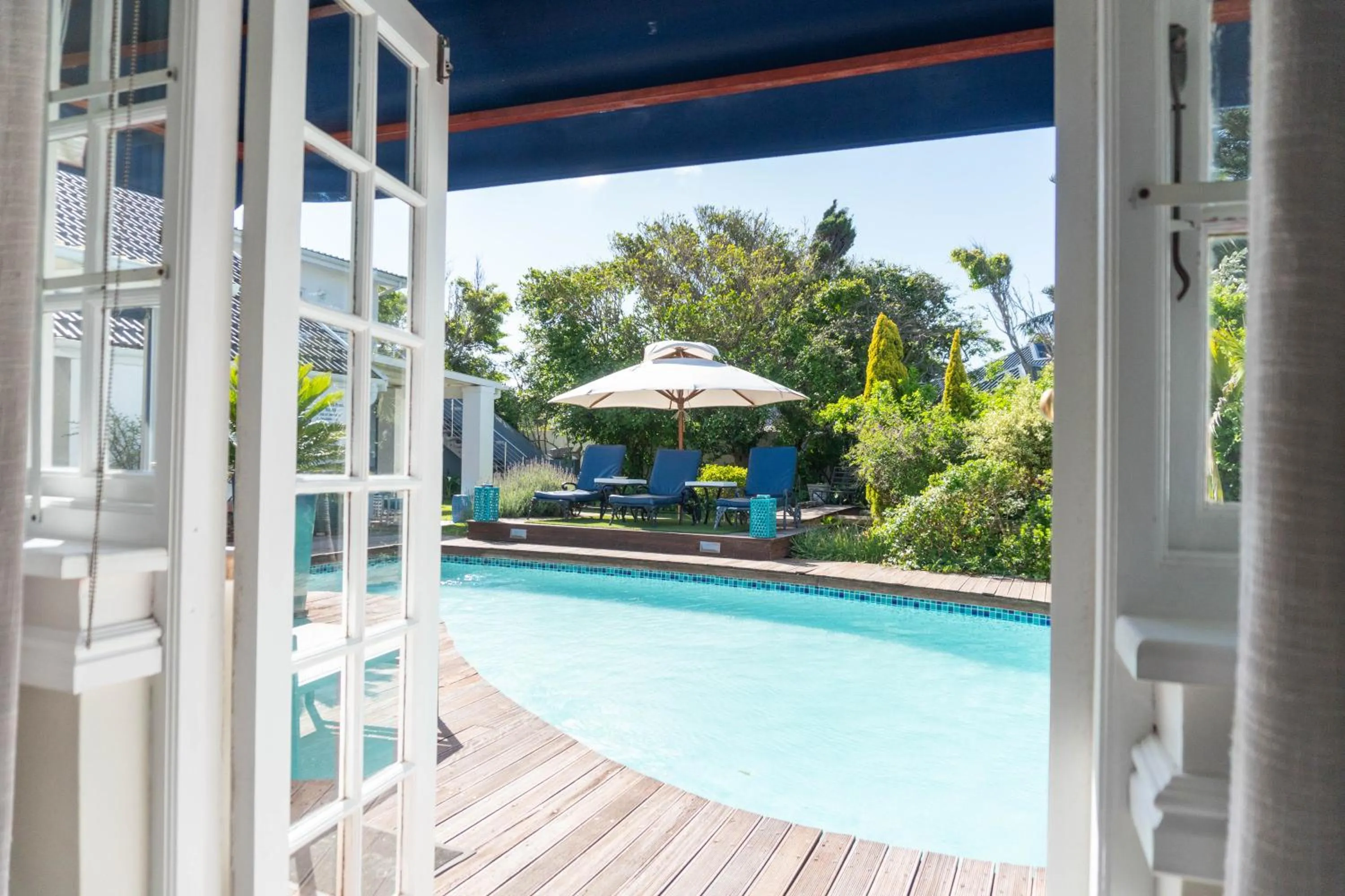 Swimming pool in Admiralty Beach House