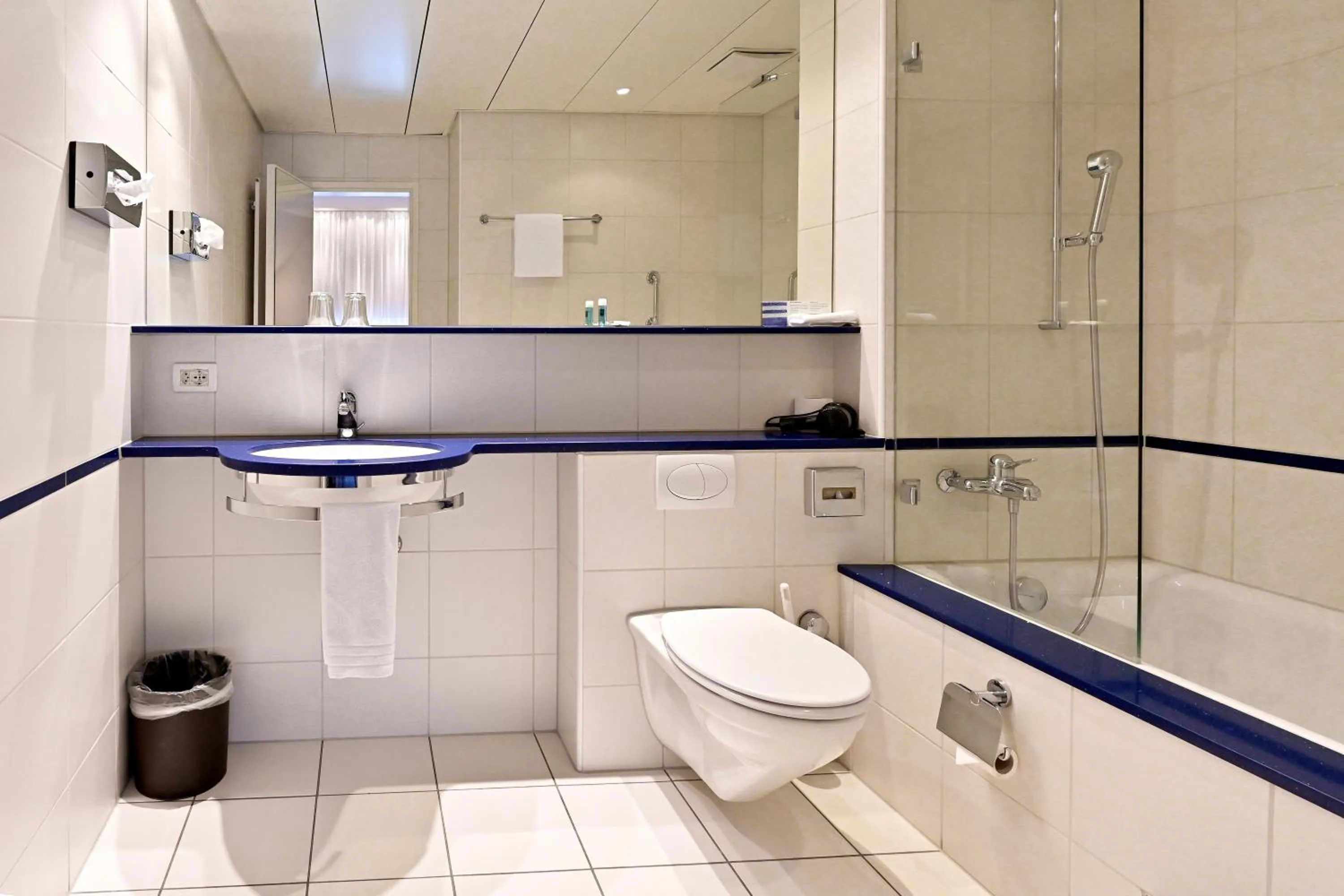 Shower in Hotel Zofingen