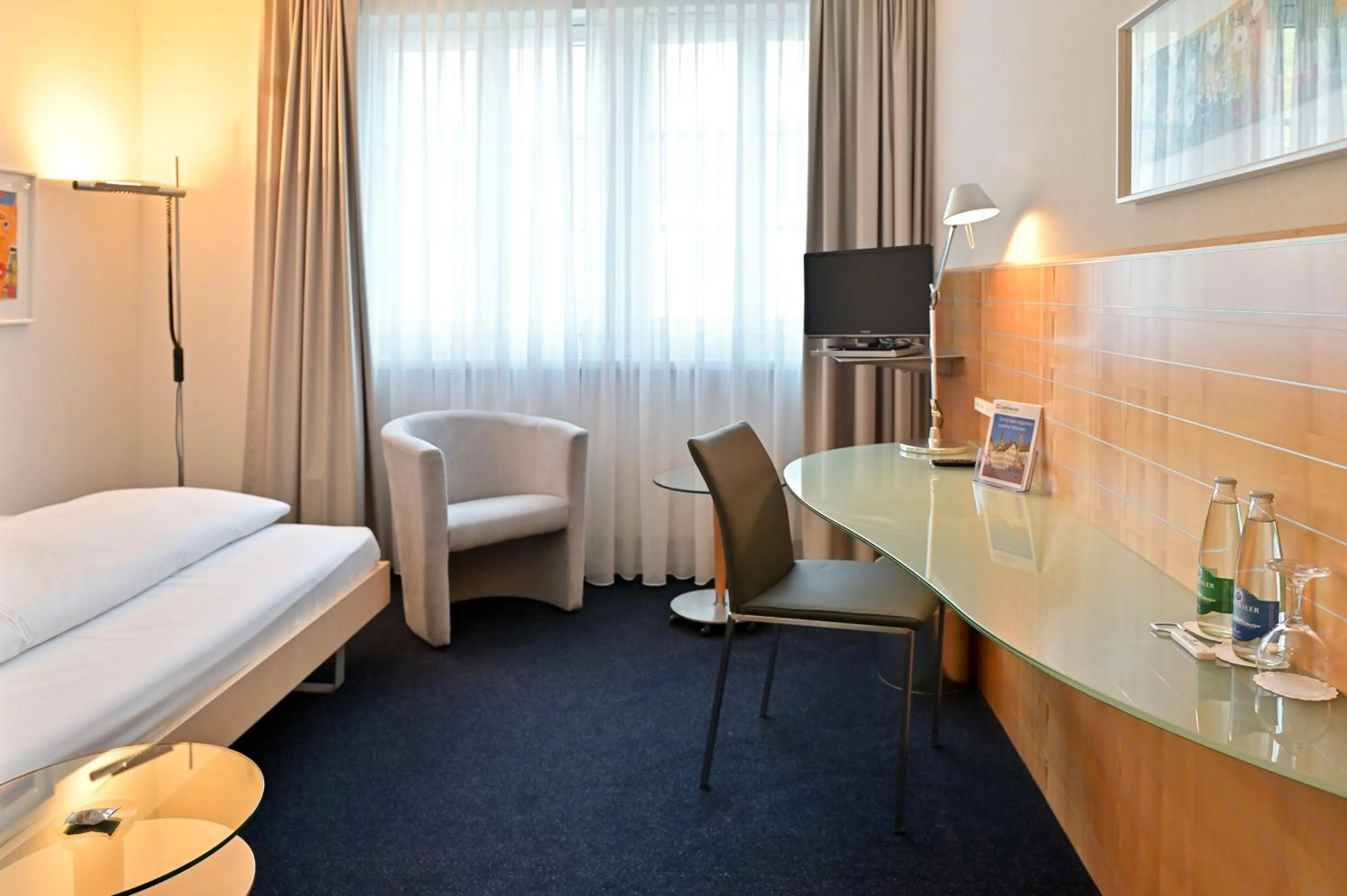 TV and multimedia, Bed in Hotel Zofingen