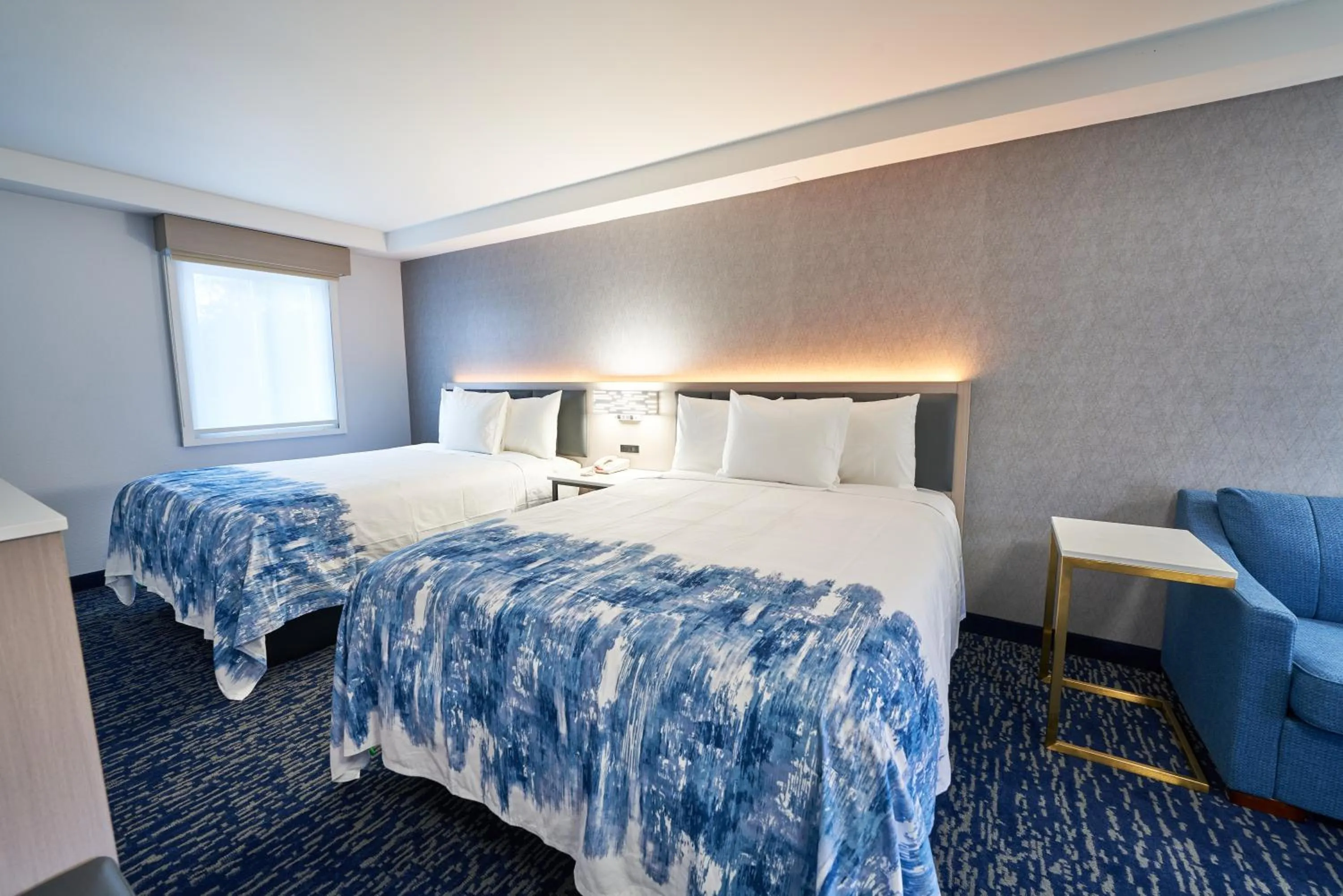 Bed in All Seasons Inn & Suites