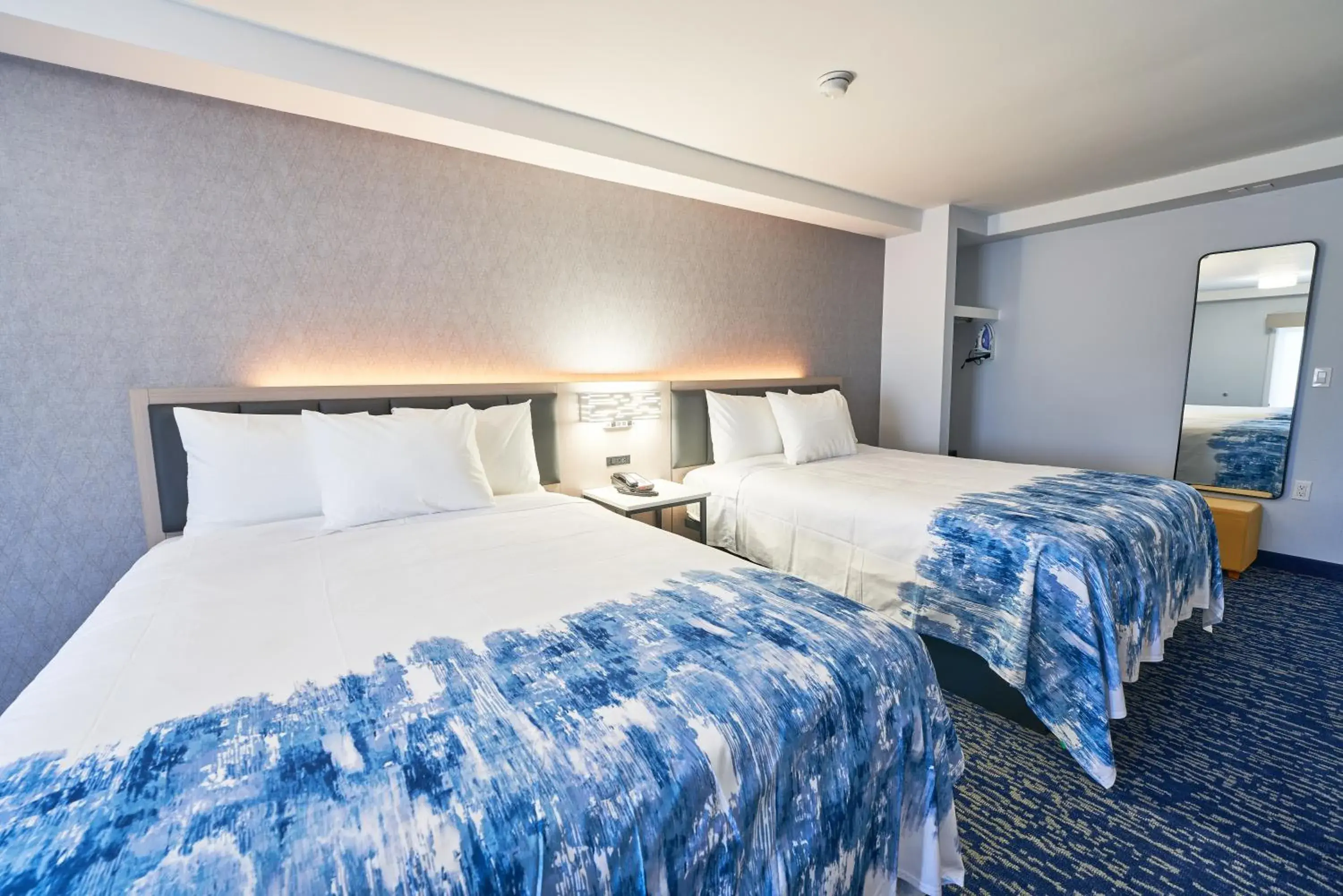 Queen Room with Two Queen Beds (Non-Smoking) in All Seasons Inn & Suites Queen Room with Two Queen Beds (Non-Smoking) in All Seasons Inn & Suites