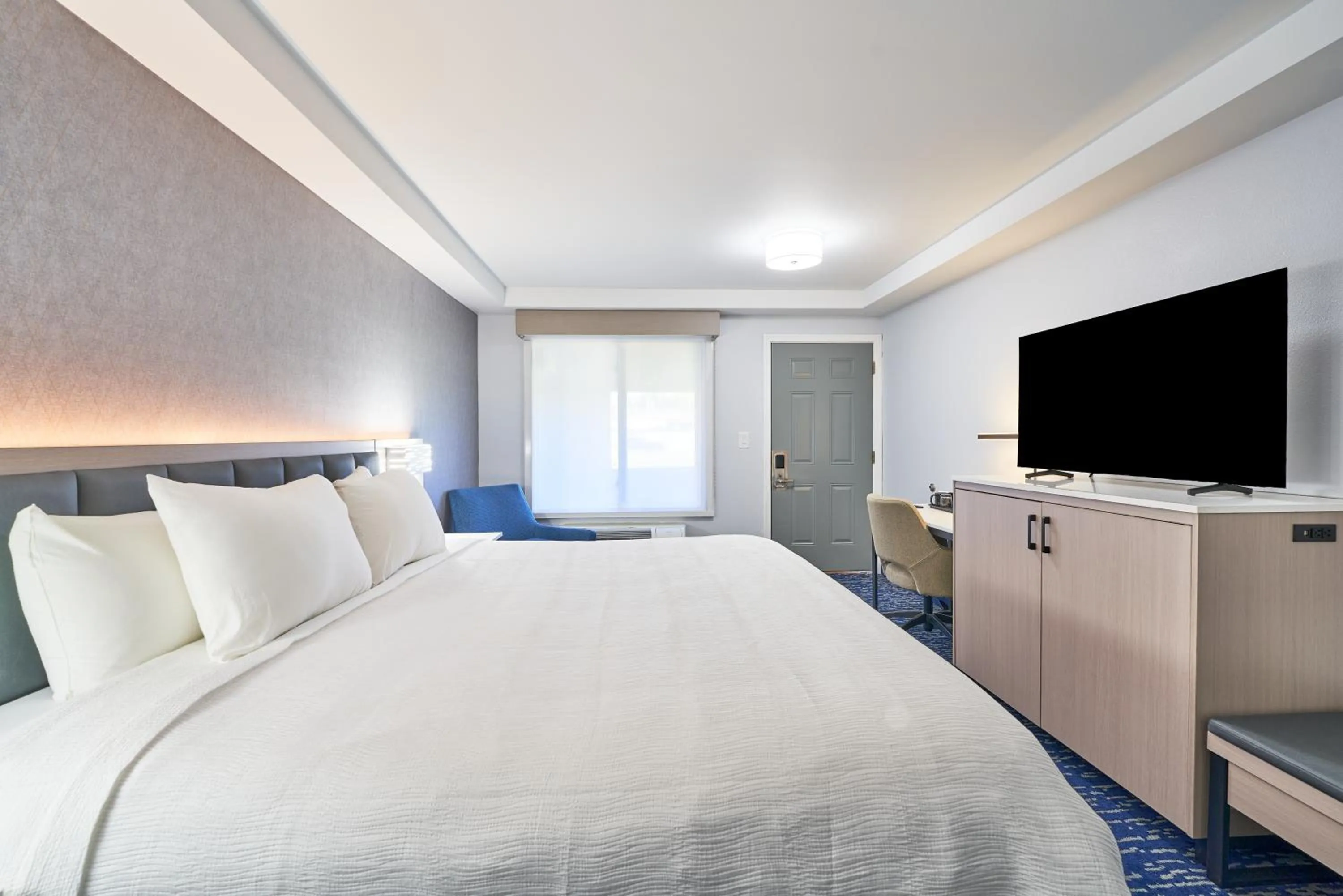 Bed in All Seasons Inn & Suites