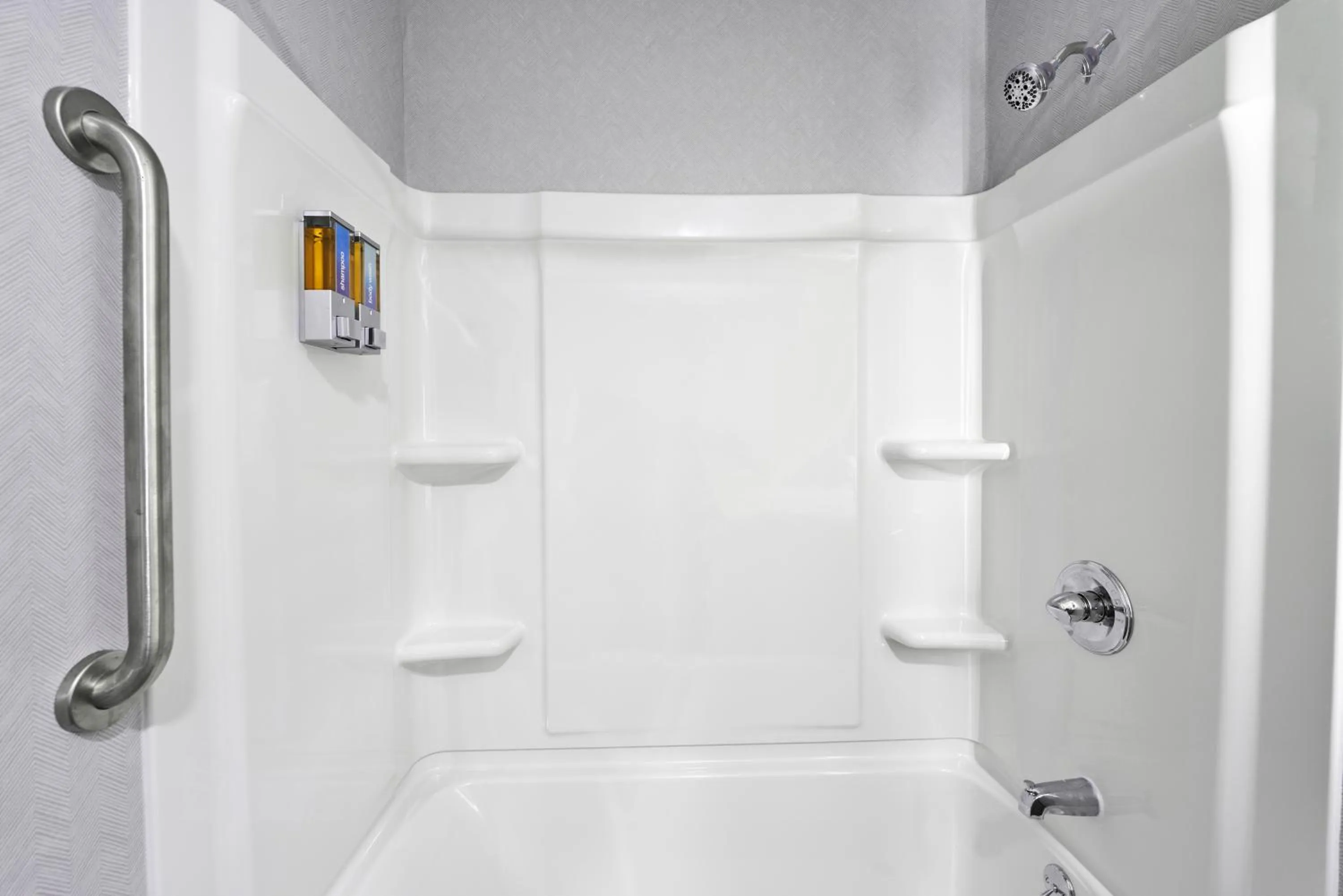 Shower in All Seasons Inn & Suites