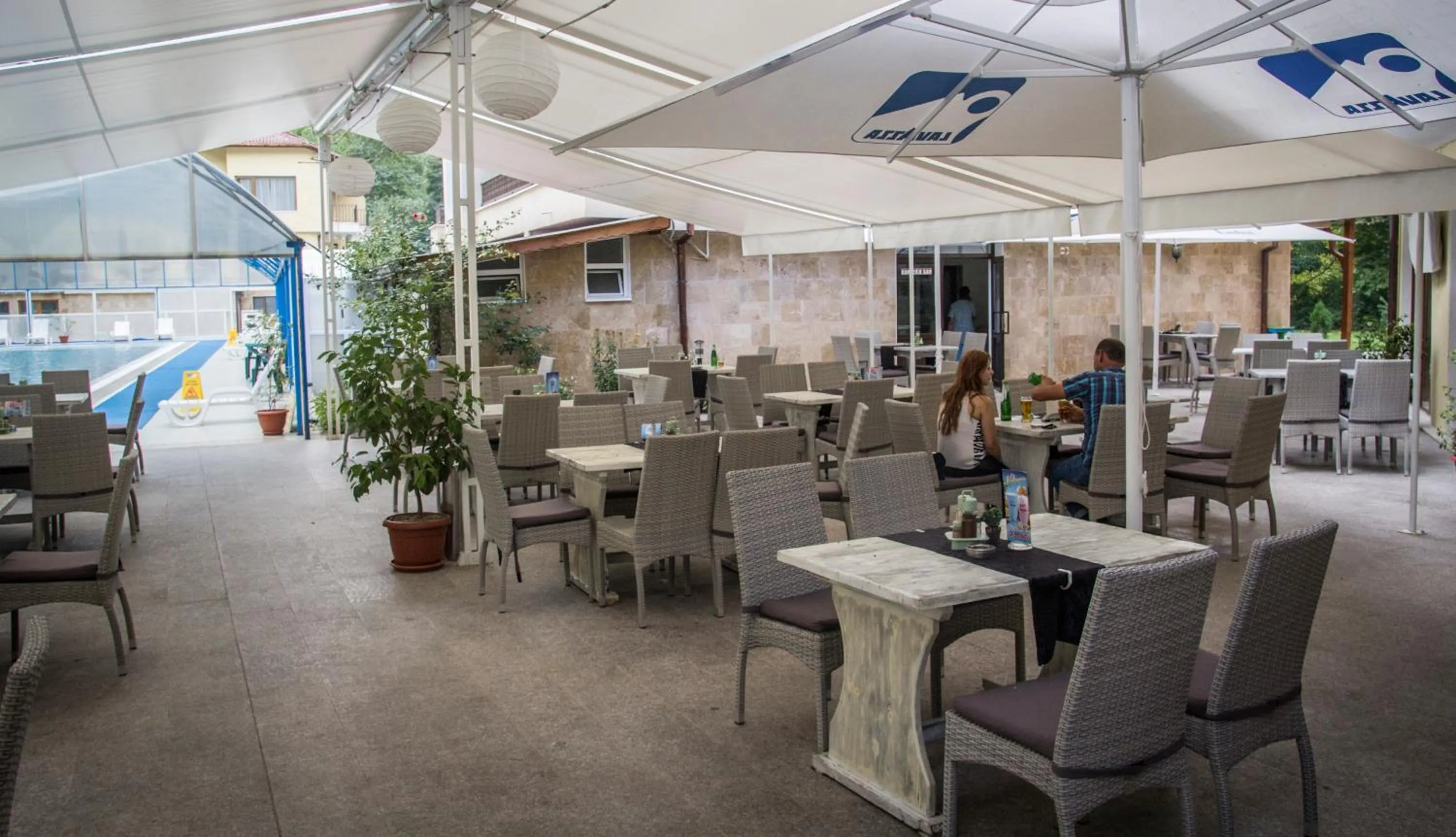 Restaurant/places to eat in Family Hotel Delta