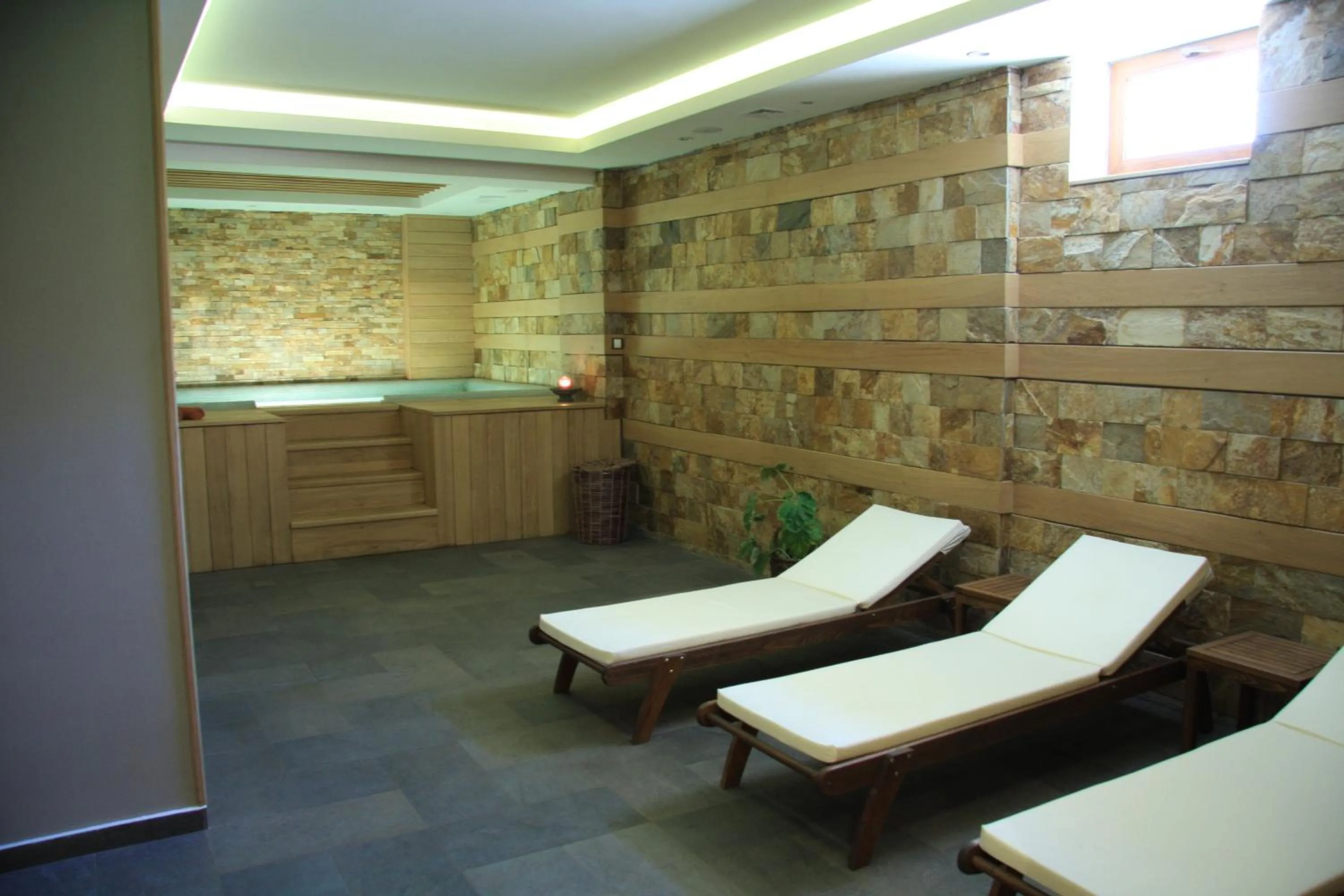 Hot Tub in Family Hotel Delta