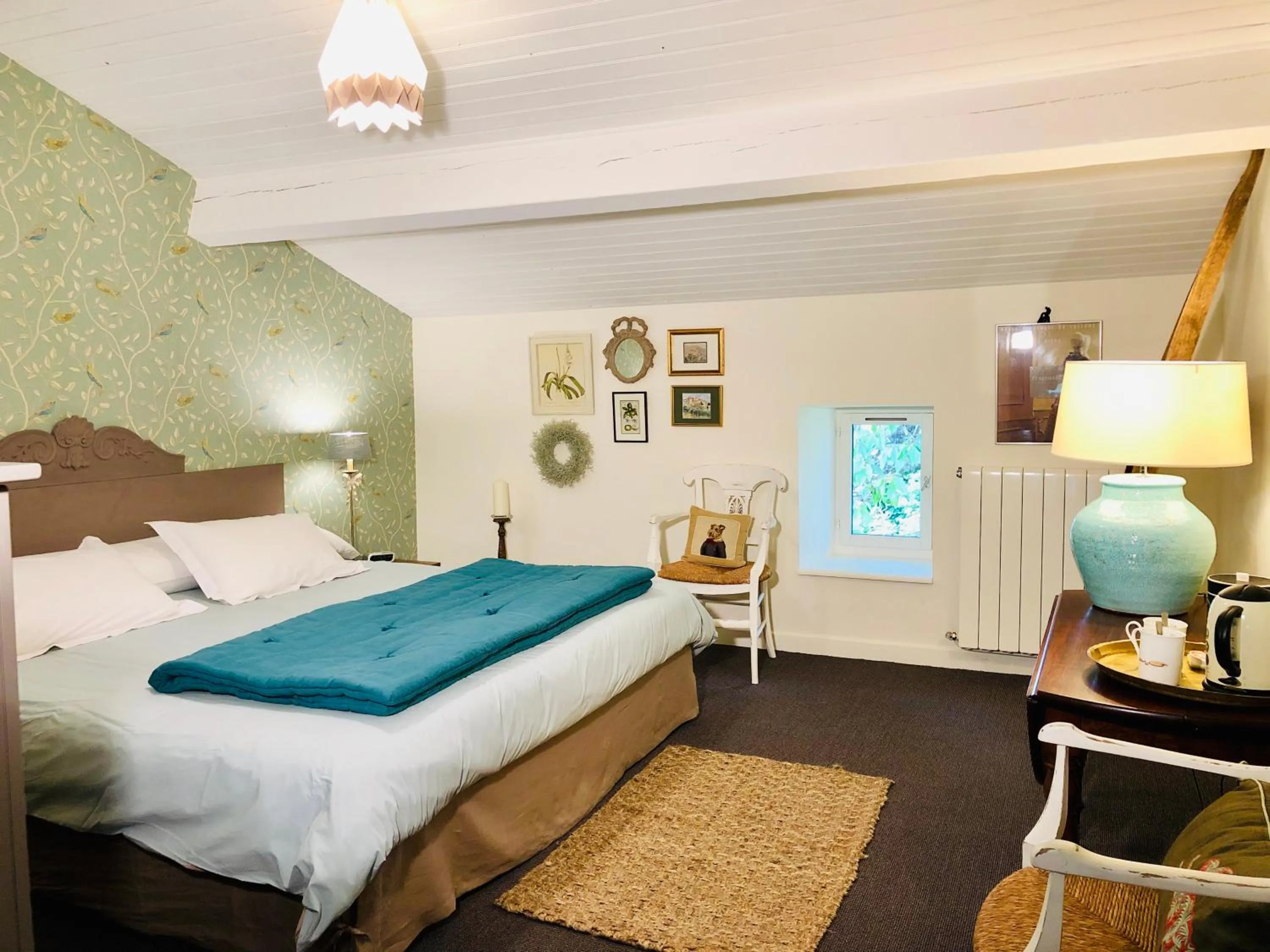 Photo of the whole room in Du Côté de l'Ombrière