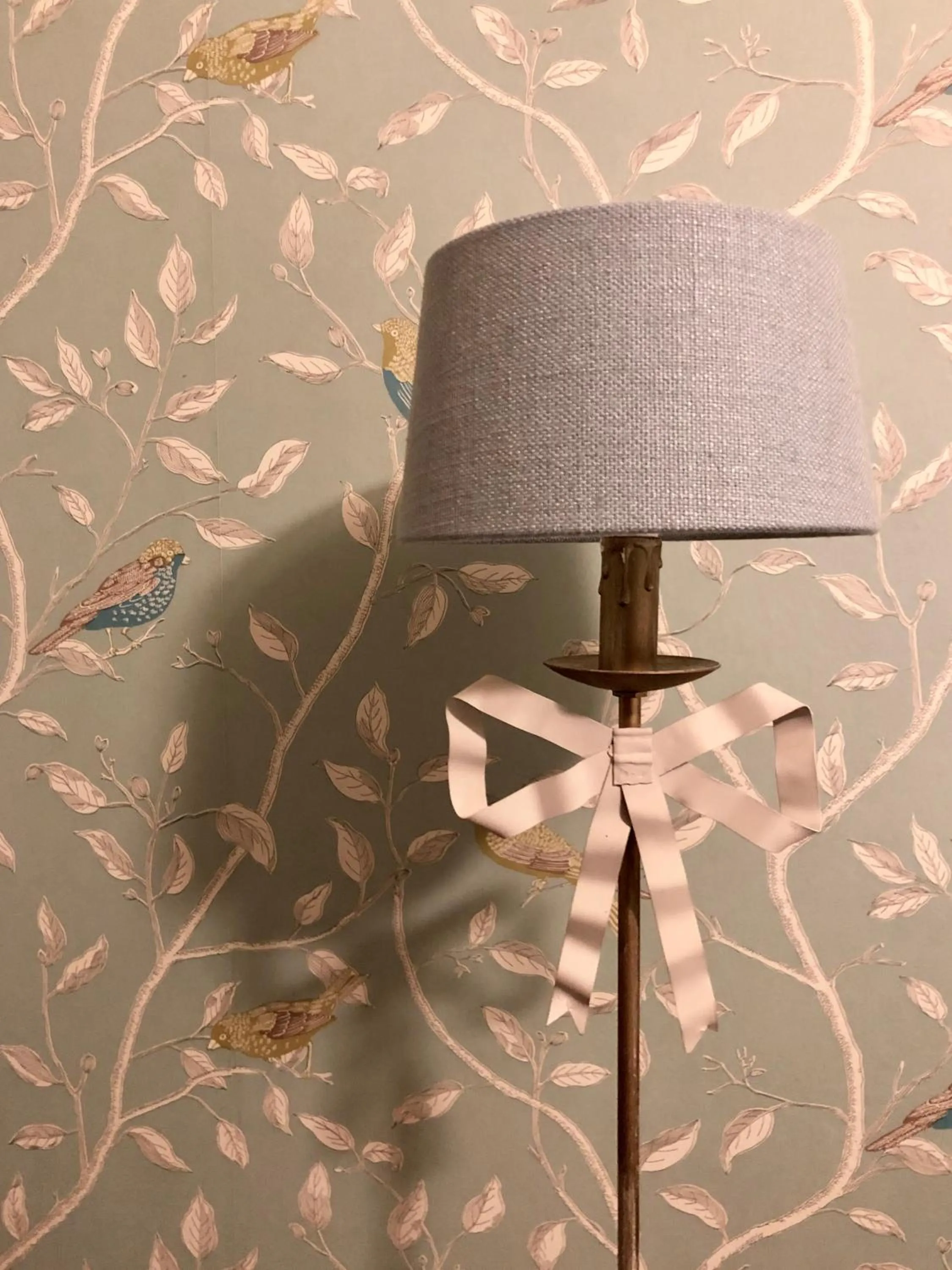 Decorative detail in Du Côté de l'Ombrière