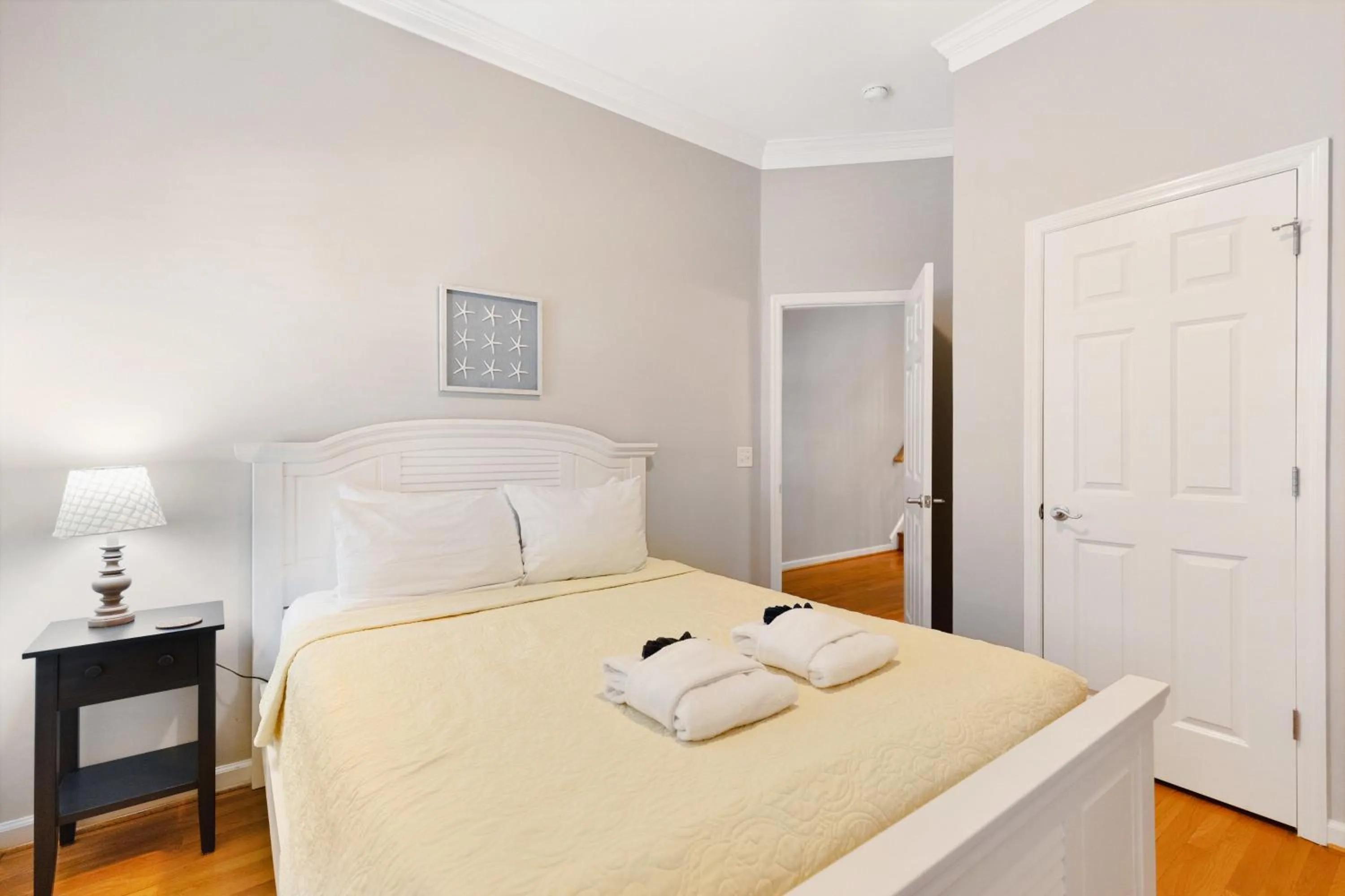 Bed in 91 Waters Edge Folly Charm