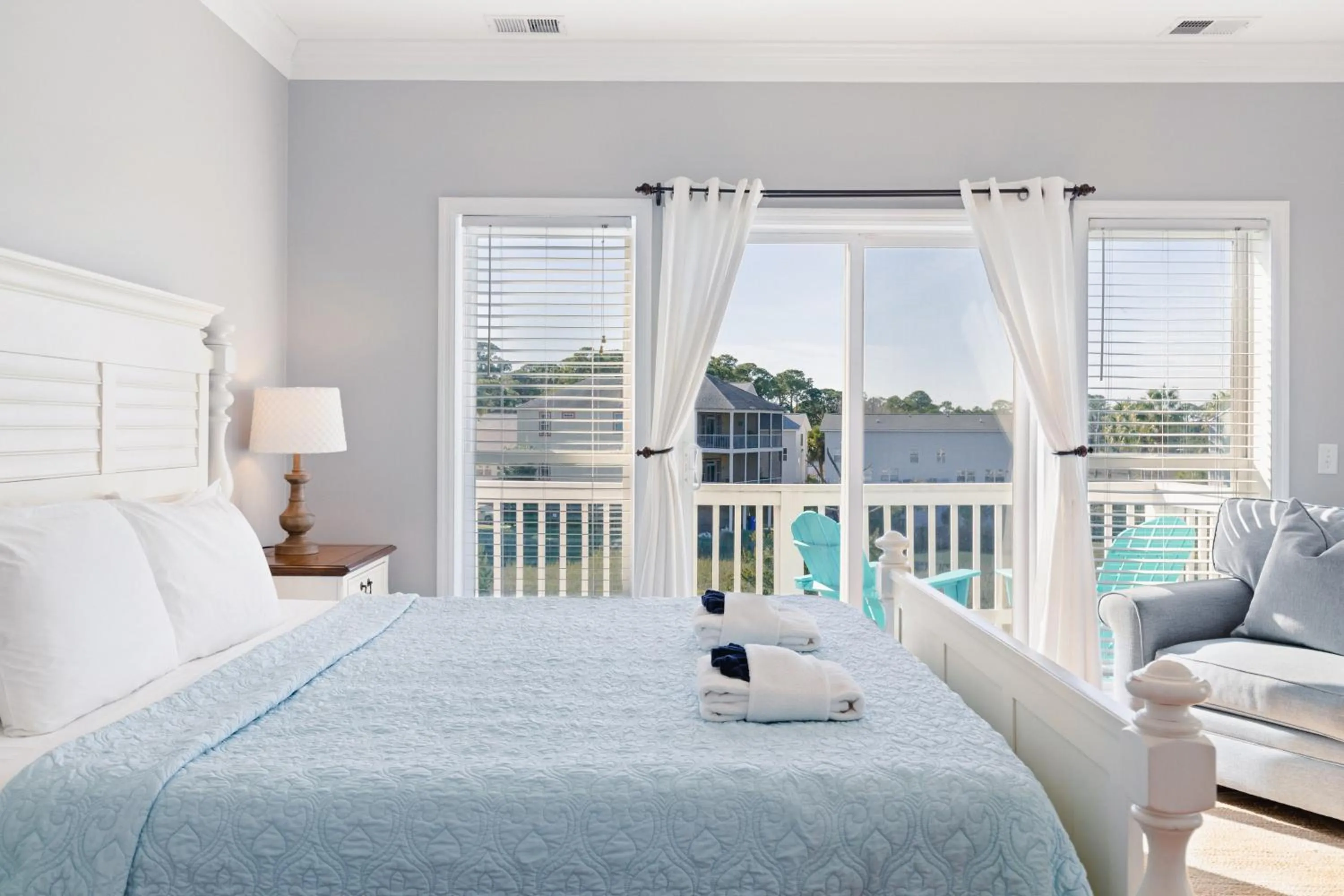 Bed in 91 Waters Edge Folly Charm