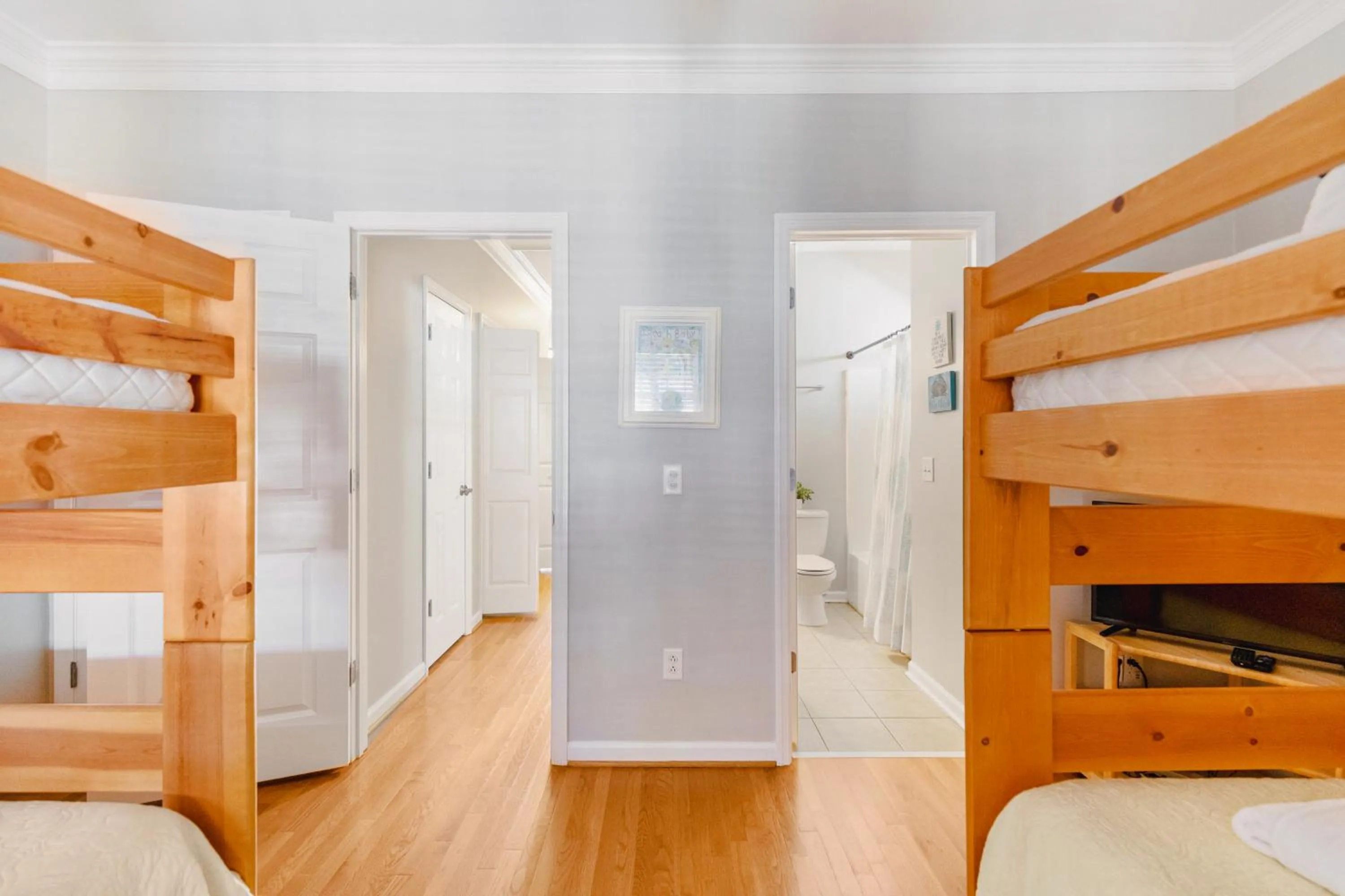 Bed in 91 Waters Edge Folly Charm