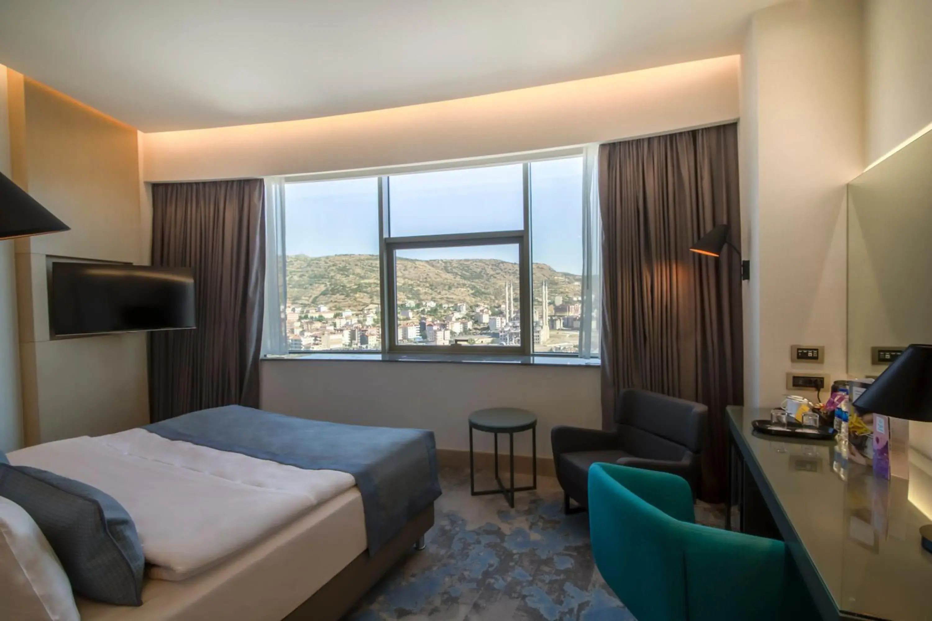 Standard King Room with City View in Crowne Plaza Cappadocia - Nevsehir by IHG Standard King Room with City View in Crowne Plaza Cappadocia - Nevsehir by IHG