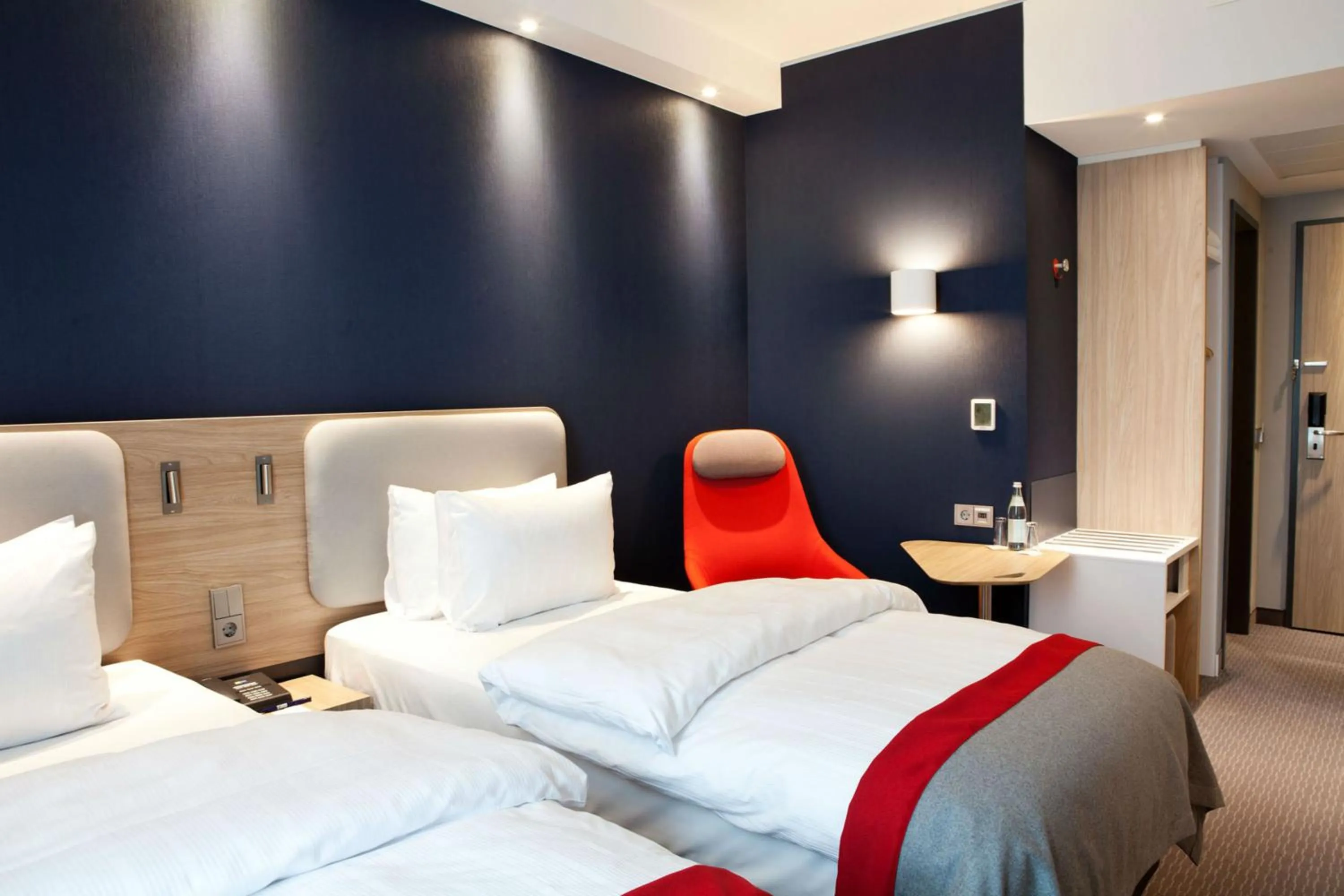 Photo of the whole room, Bed in Holiday Inn Express Frankfurt Airport - Raunheim by IHG