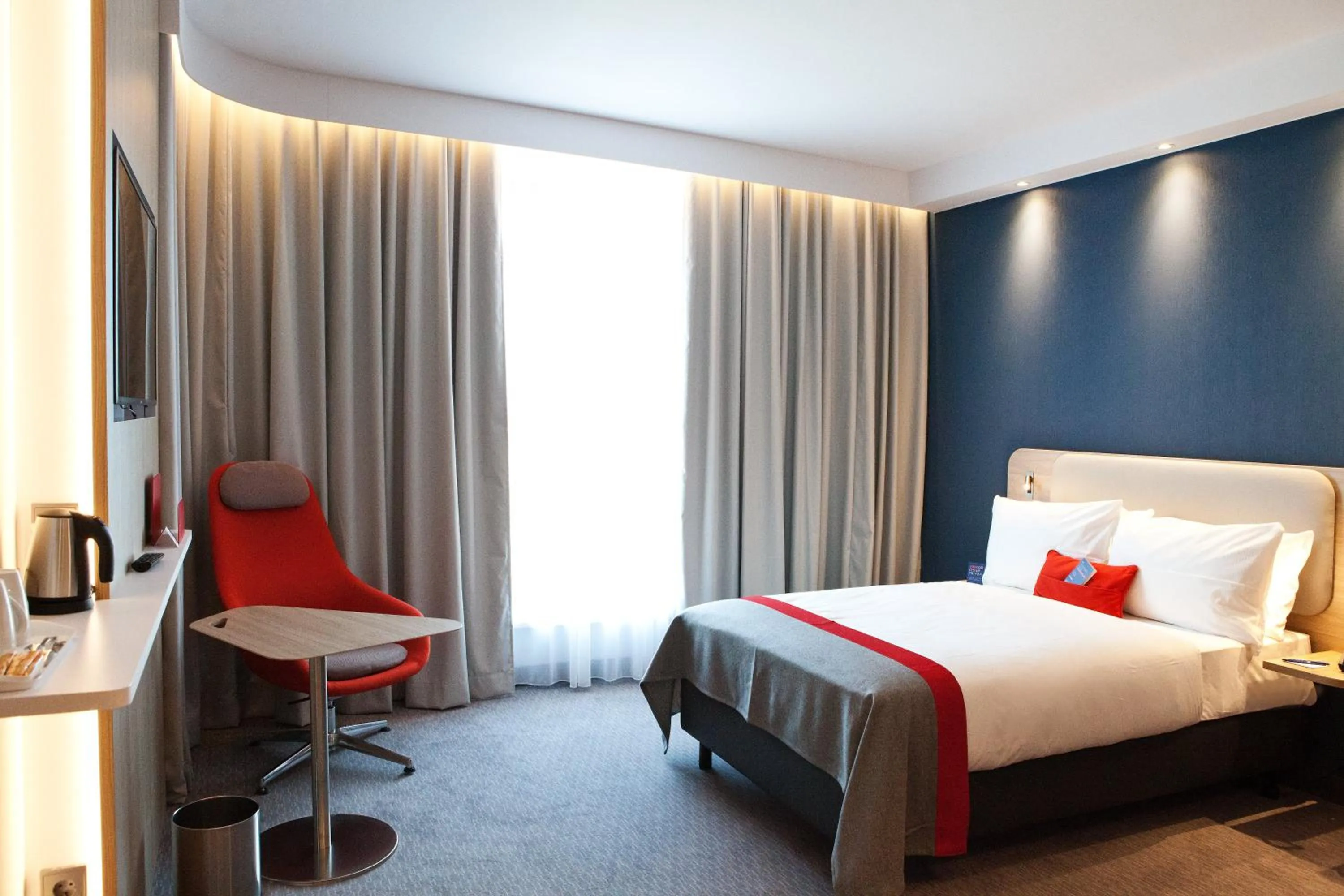 Photo of the whole room, Bed in Holiday Inn Express Frankfurt Airport - Raunheim by IHG