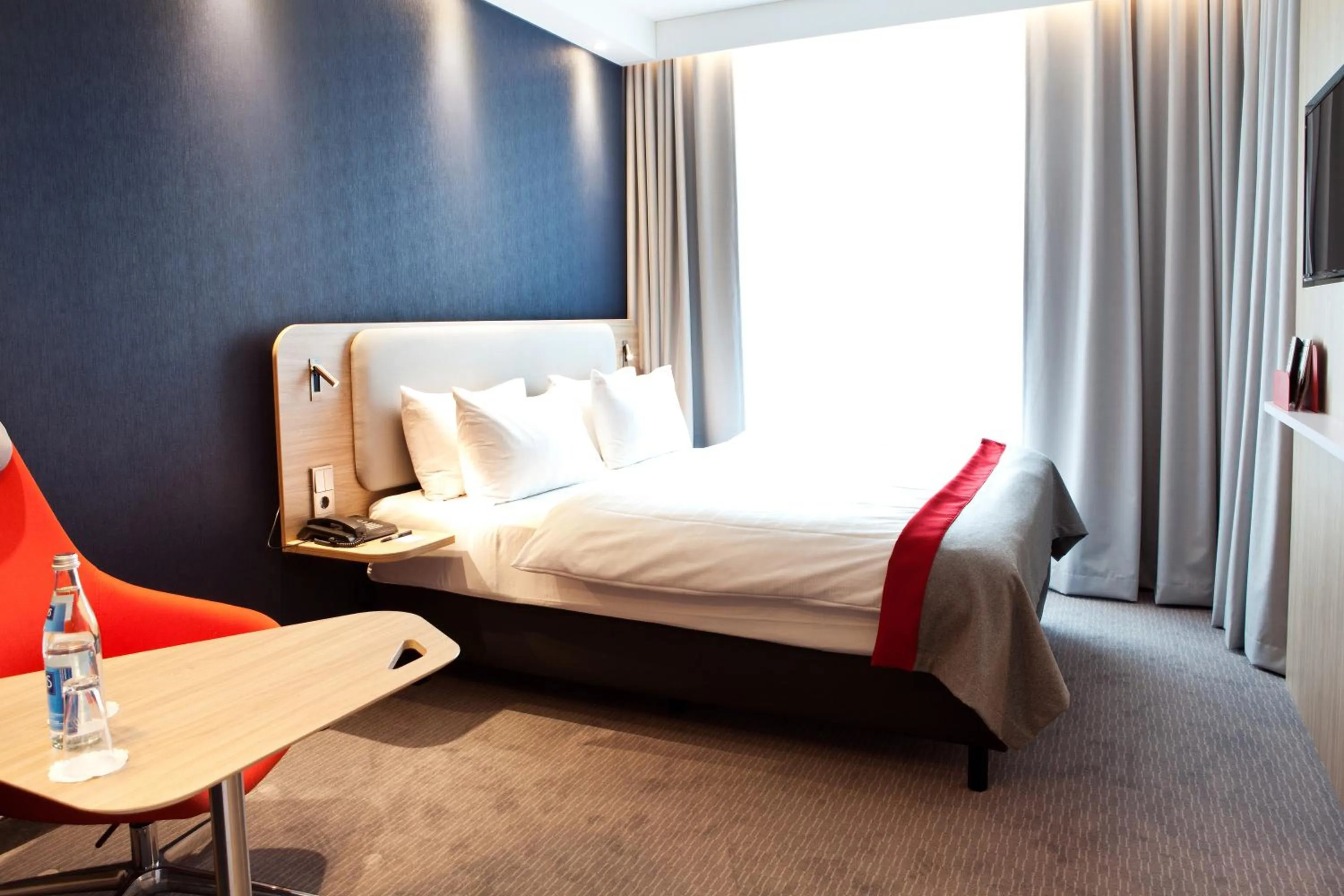 Photo of the whole room, Bed in Holiday Inn Express Frankfurt Airport - Raunheim by IHG
