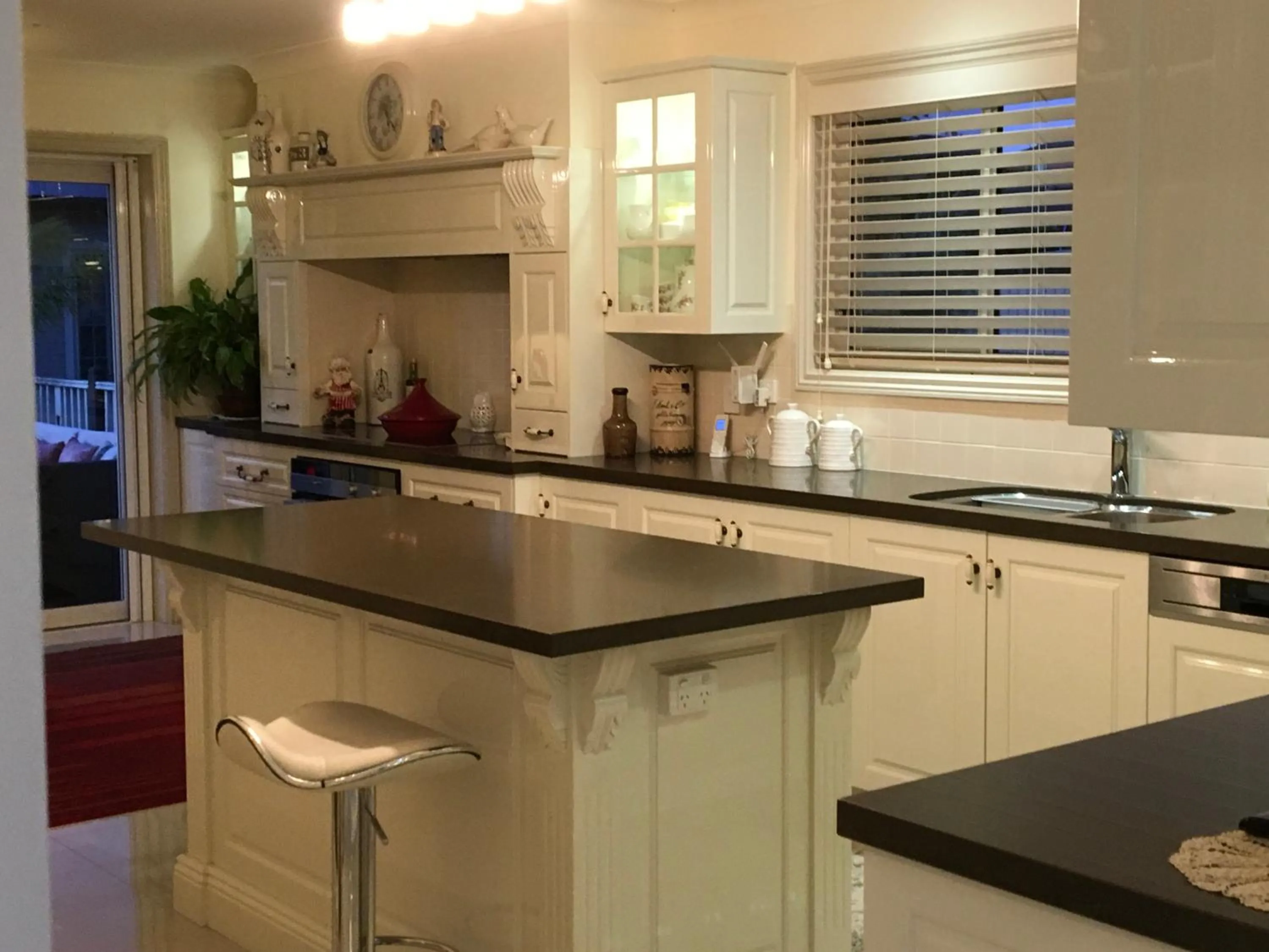 Communal kitchen in Bed and Breakfast