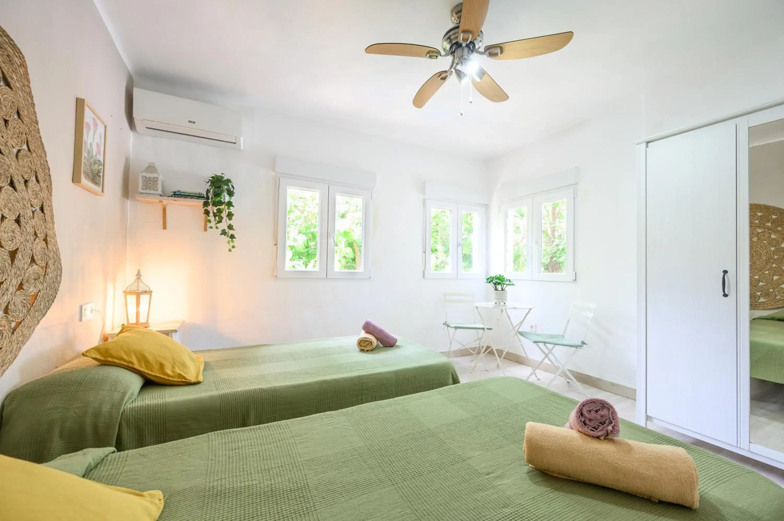 Twin Room with Shared Bathroom in Blue Castle GuestHouse Twin Room with Shared Bathroom in Blue Castle GuestHouse