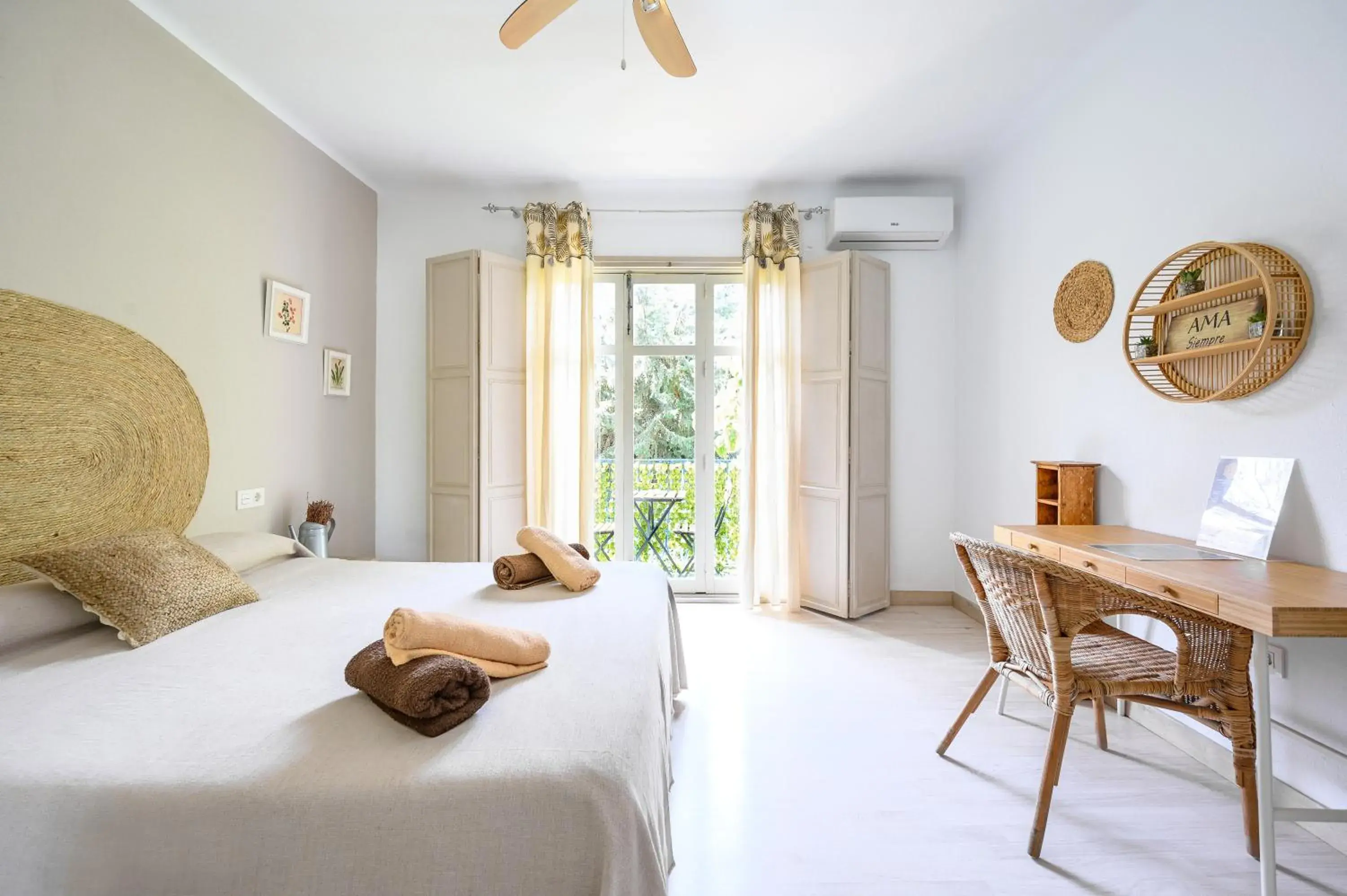 Deluxe Double Room with Balcony in Blue Castle GuestHouse Deluxe Double Room with Balcony in Blue Castle GuestHouse