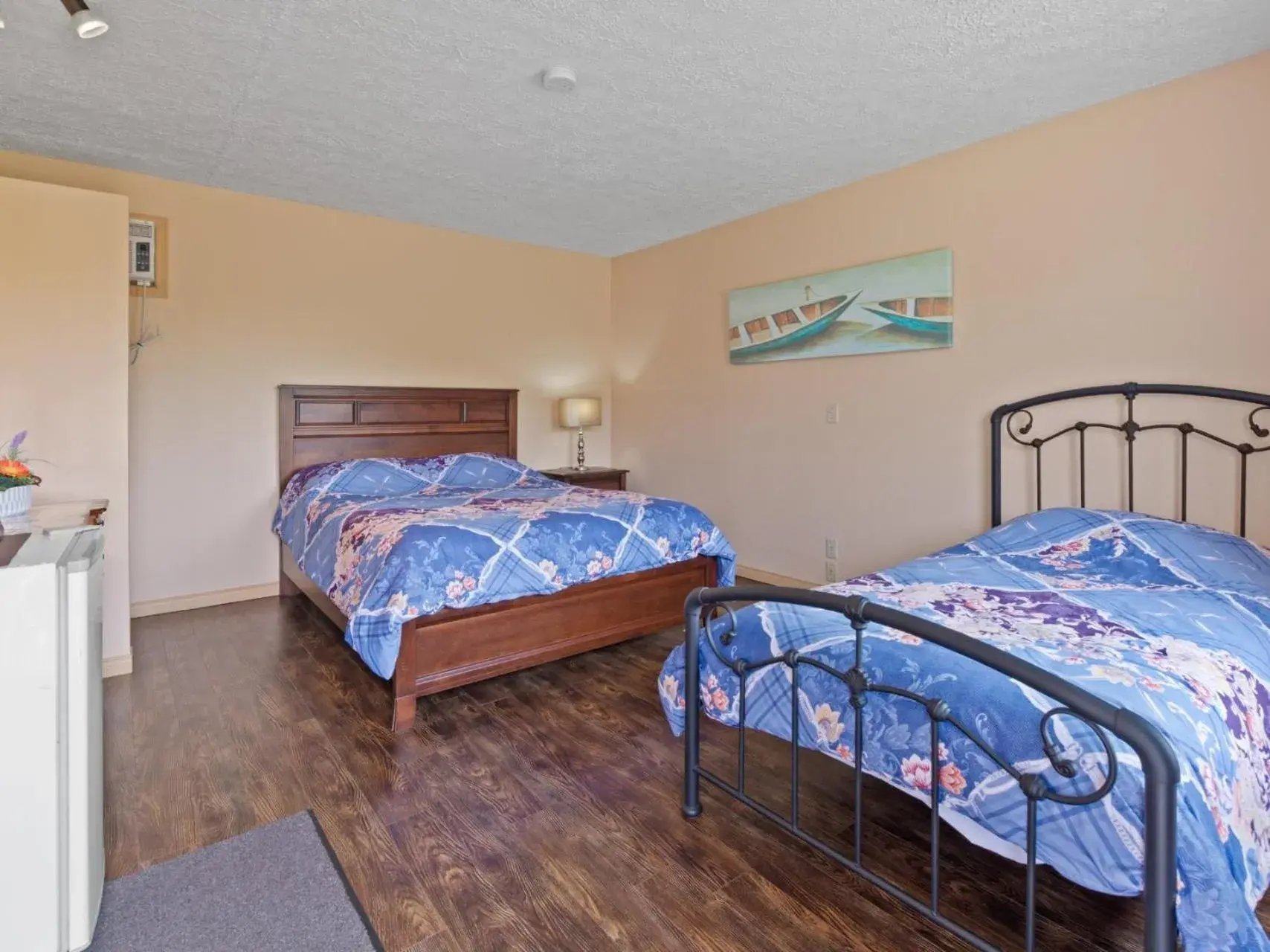 Queen Room with Single Bed in Motel la Maison de Travers Queen Room with Single Bed in Motel la Maison de Travers