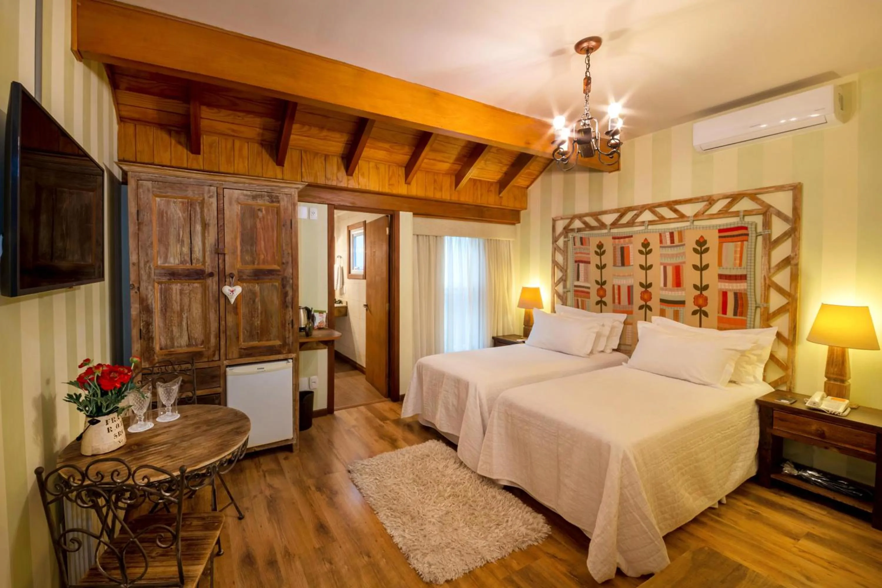 Bedroom, Bed in Petit Casa da Montanha